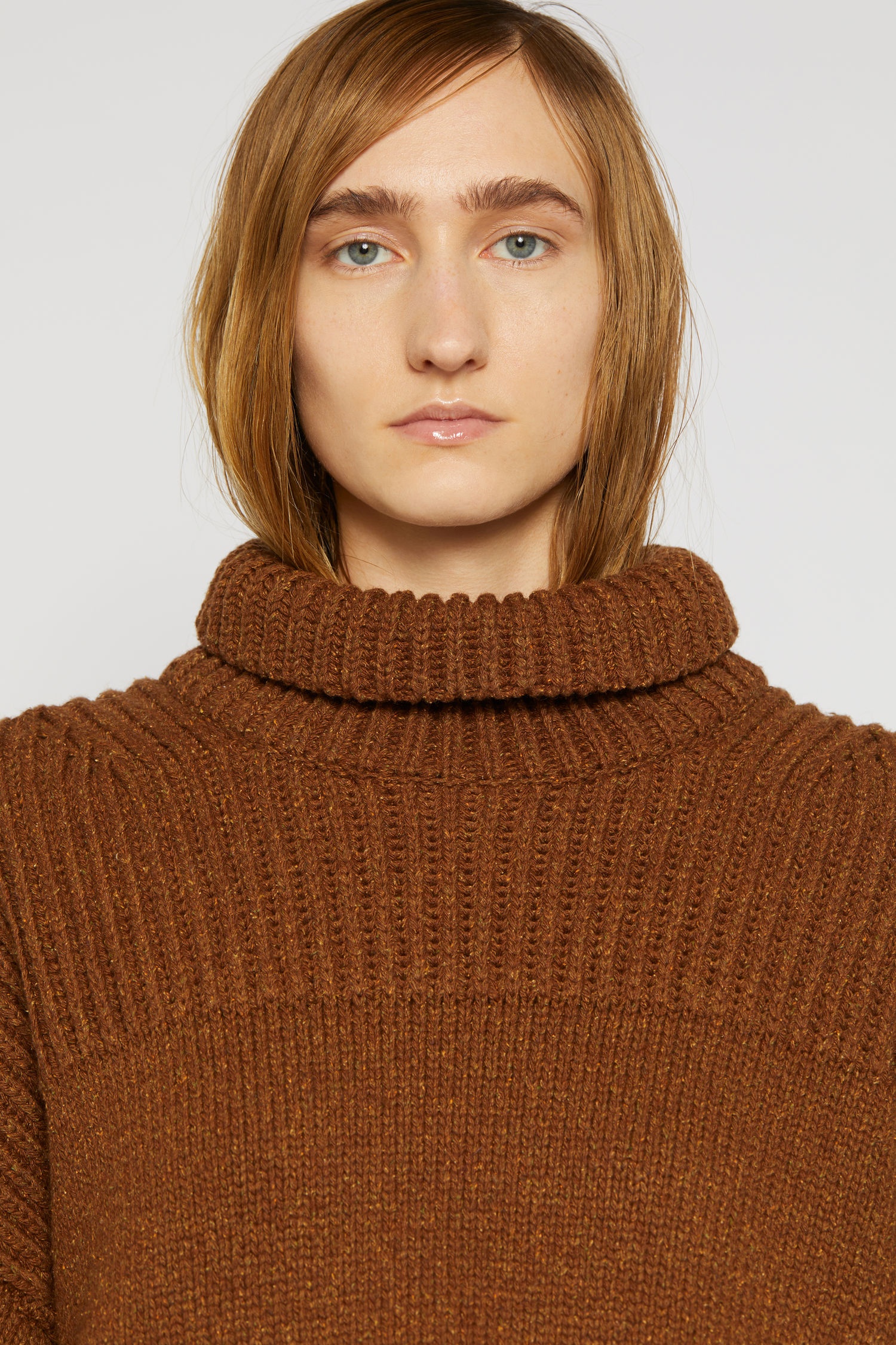 High-neck ribbed sweater almond brown - 7