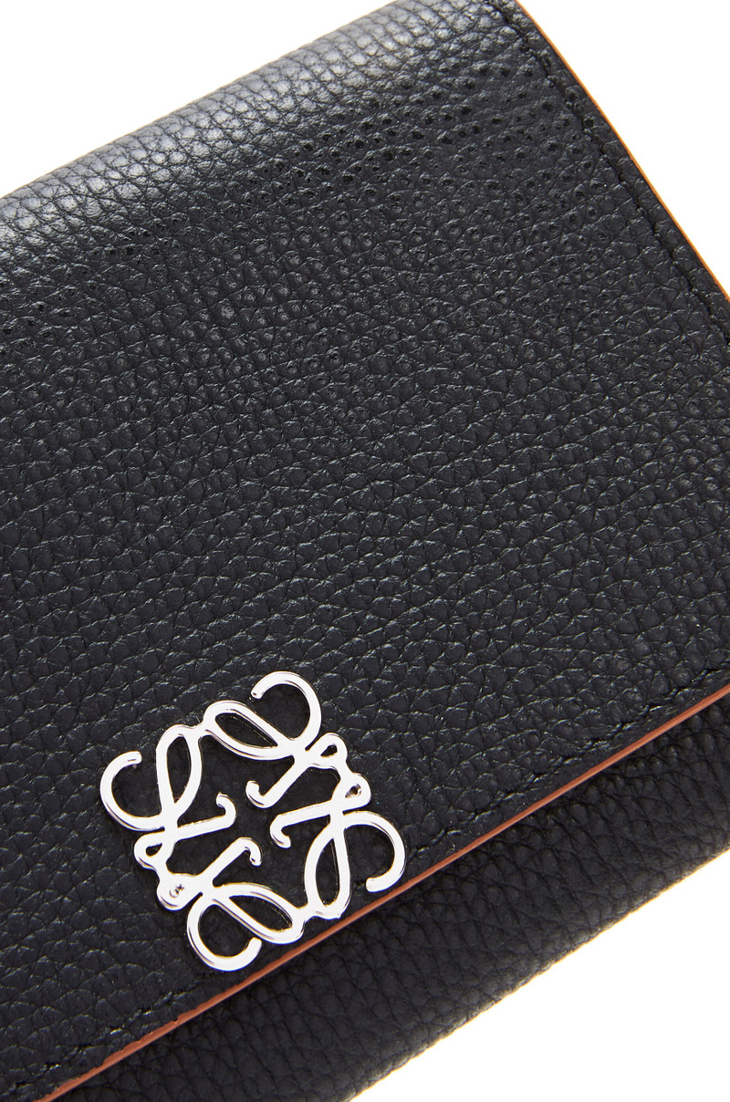 Anagram wallet on chain in pebble grain calfskin 6