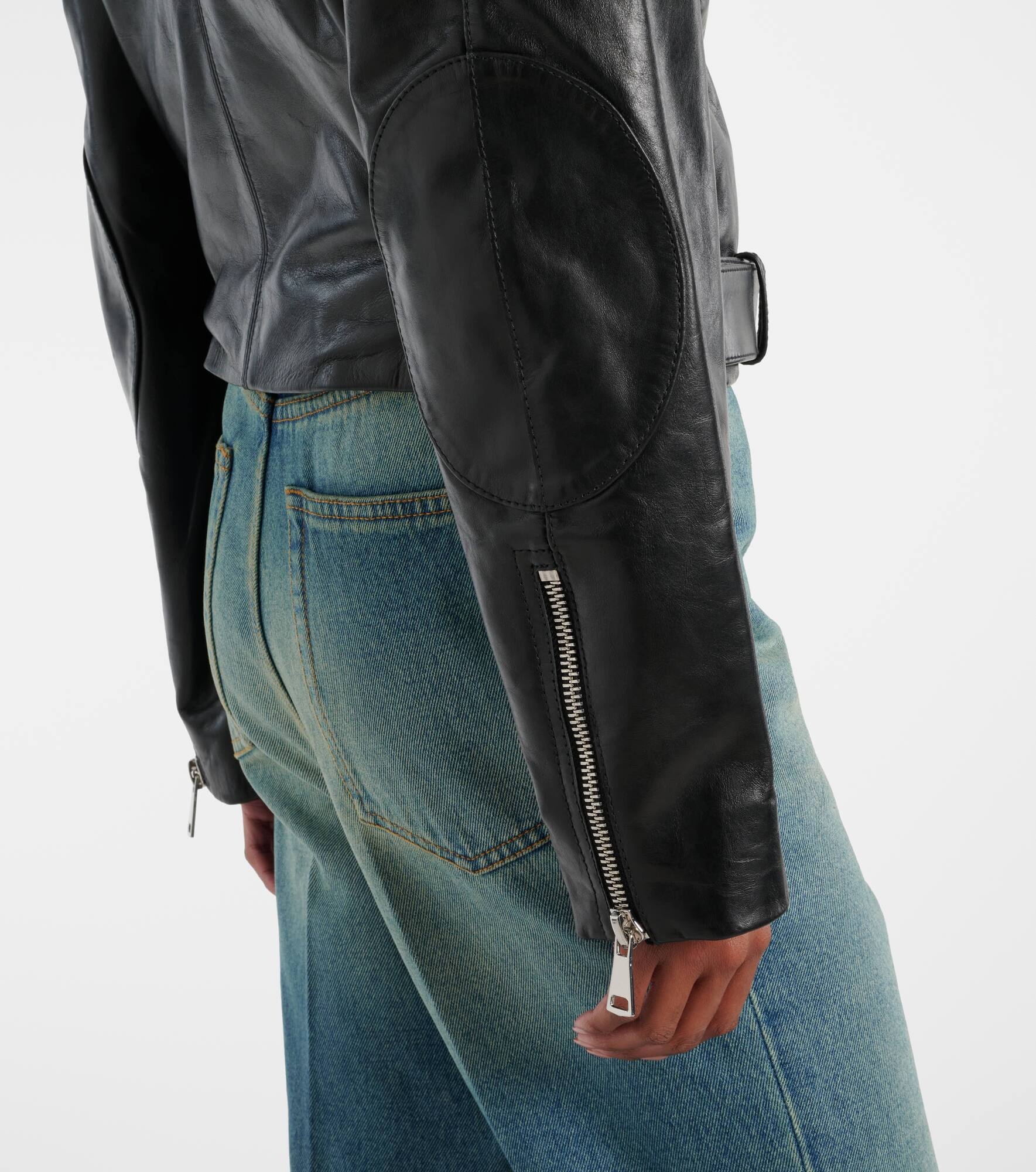 Cropped belted leather biker jacket - 6