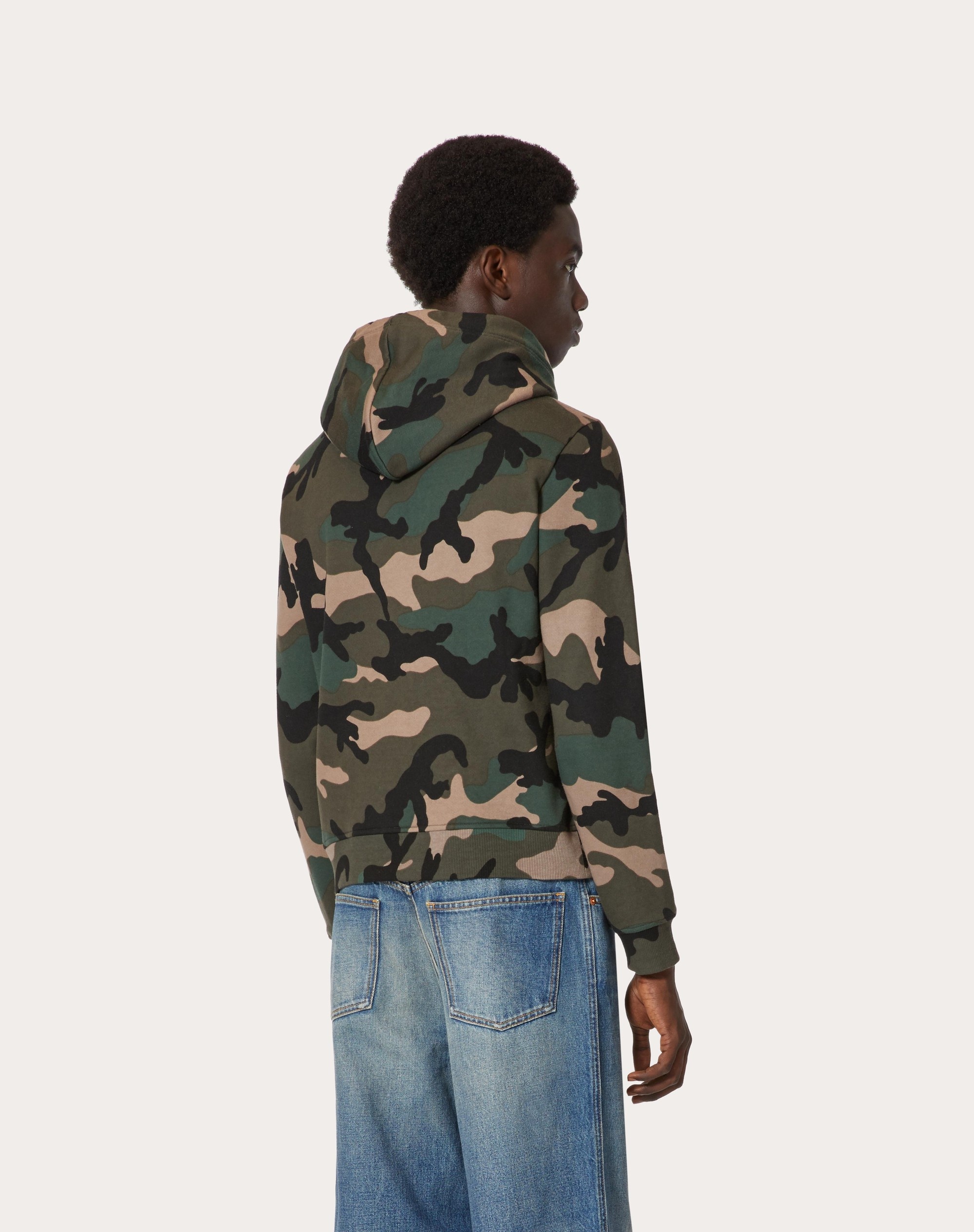 SWEATSHIRT WITH CAMOUFLAGE PRINT AND VALENTINO EMBOSSED - 4