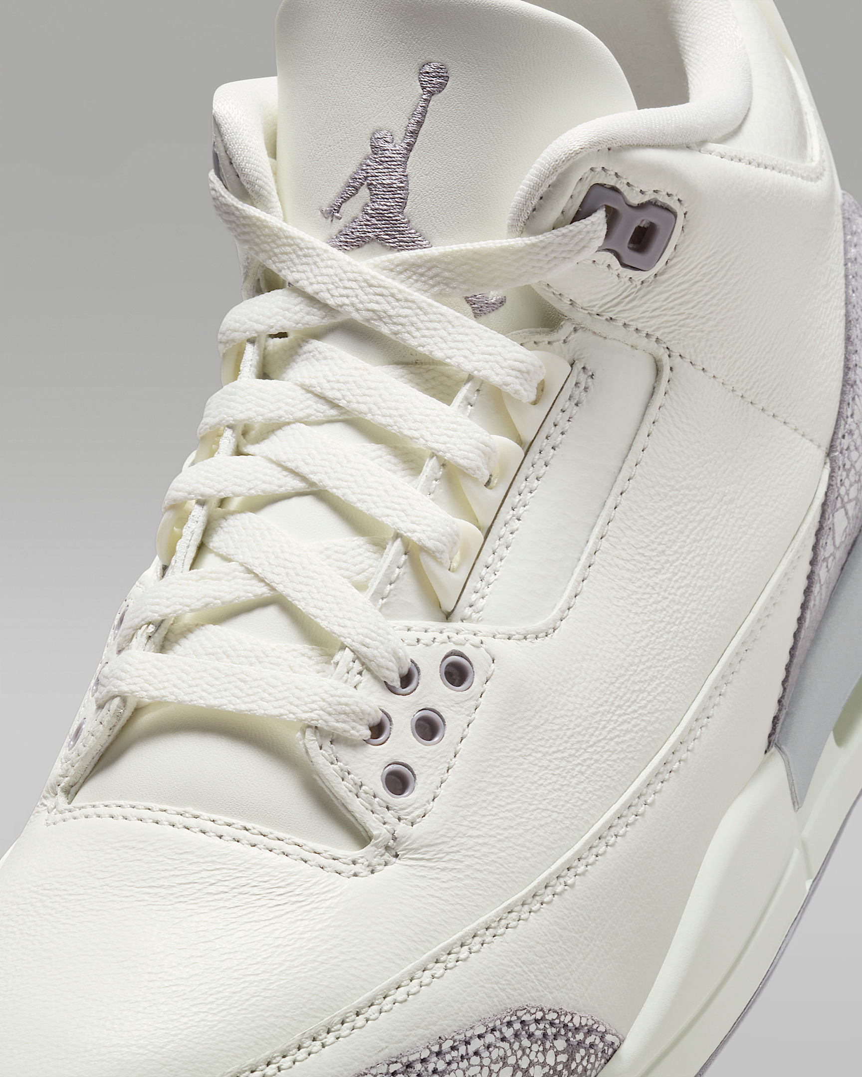 Air Jordan 3 Retro Women's Shoes - 7