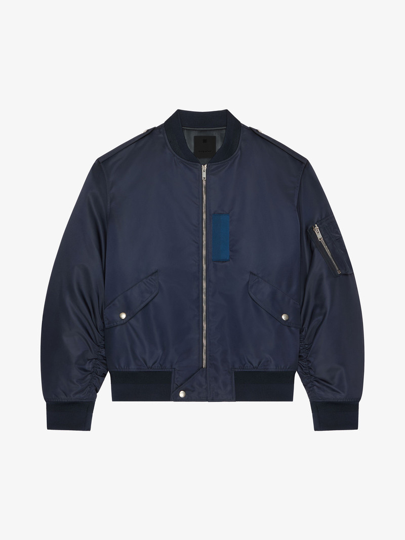 GIVENCHY MEDAILLON와 함께 - 1