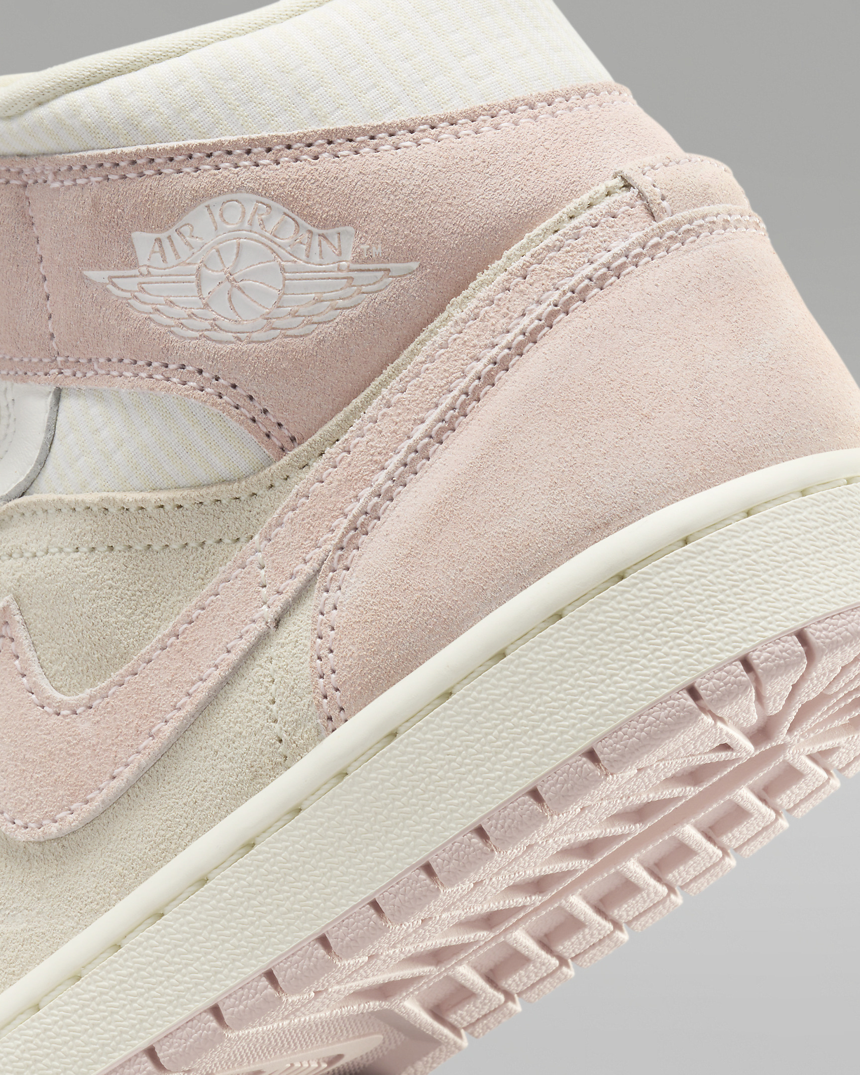 Air Jordan 1 Mid SE Women's Shoes - 8
