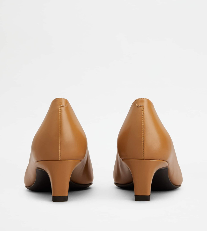Tod's PUMPS IN LEATHER - BROWN outlook