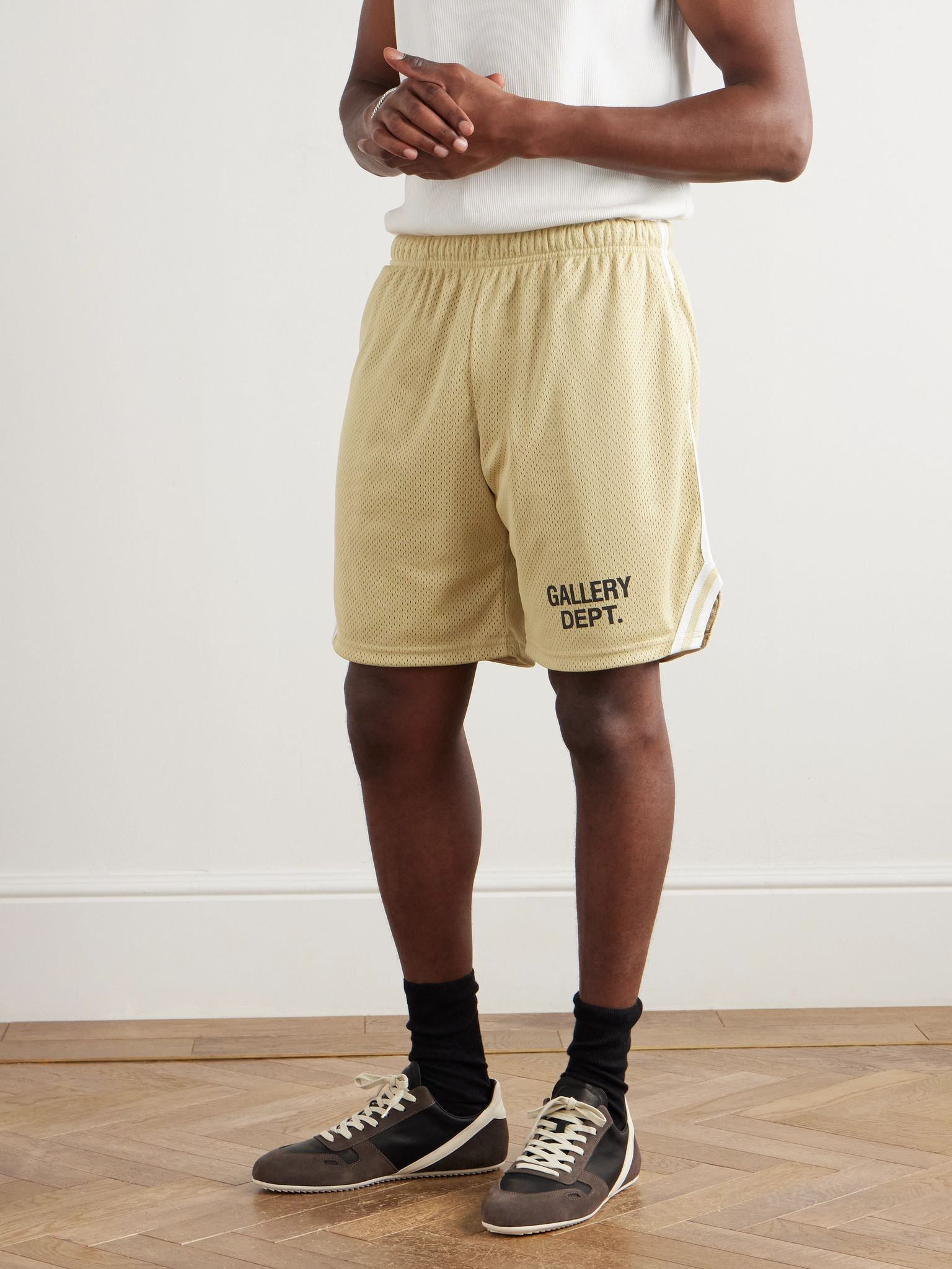 Venice Court Wide-Leg Logo-Print Webbing-Trimmed Mesh Shorts Beige - 3