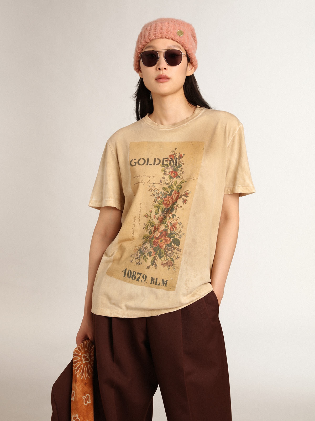 Women's bone white T-shirt with floral print - 2