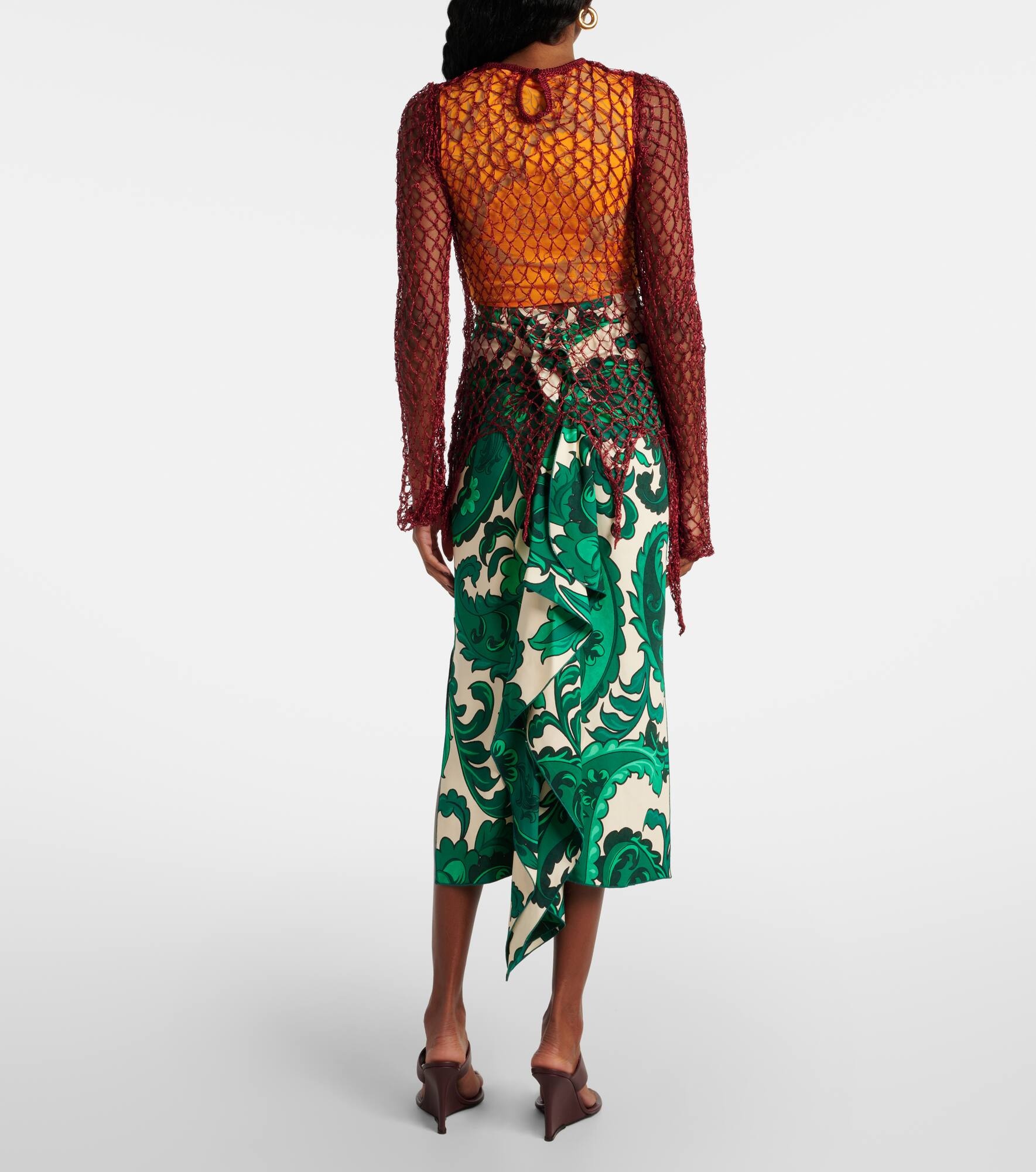 Open-knit sweater and printed crop top set - 3