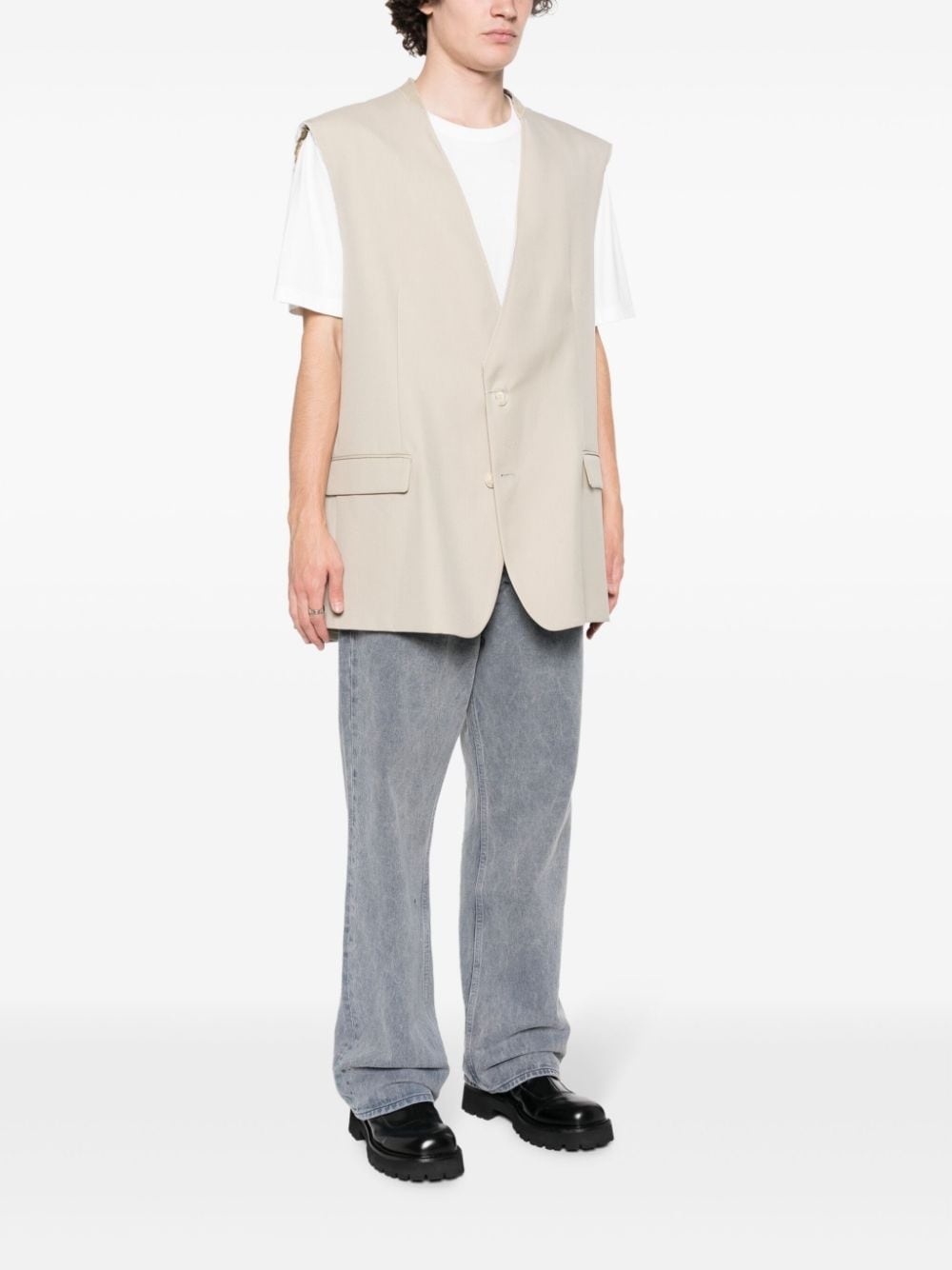 V-neck button-fastening waistcoat - 3