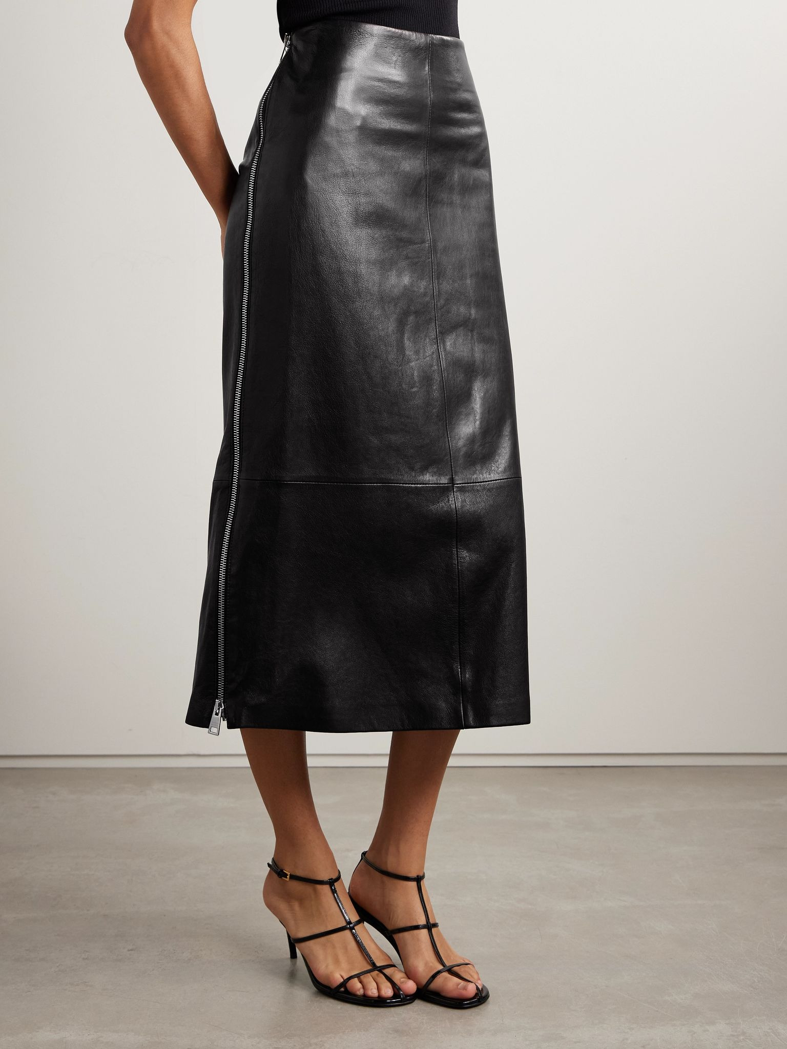 The Avery paneled leather midi skirt Black - 3