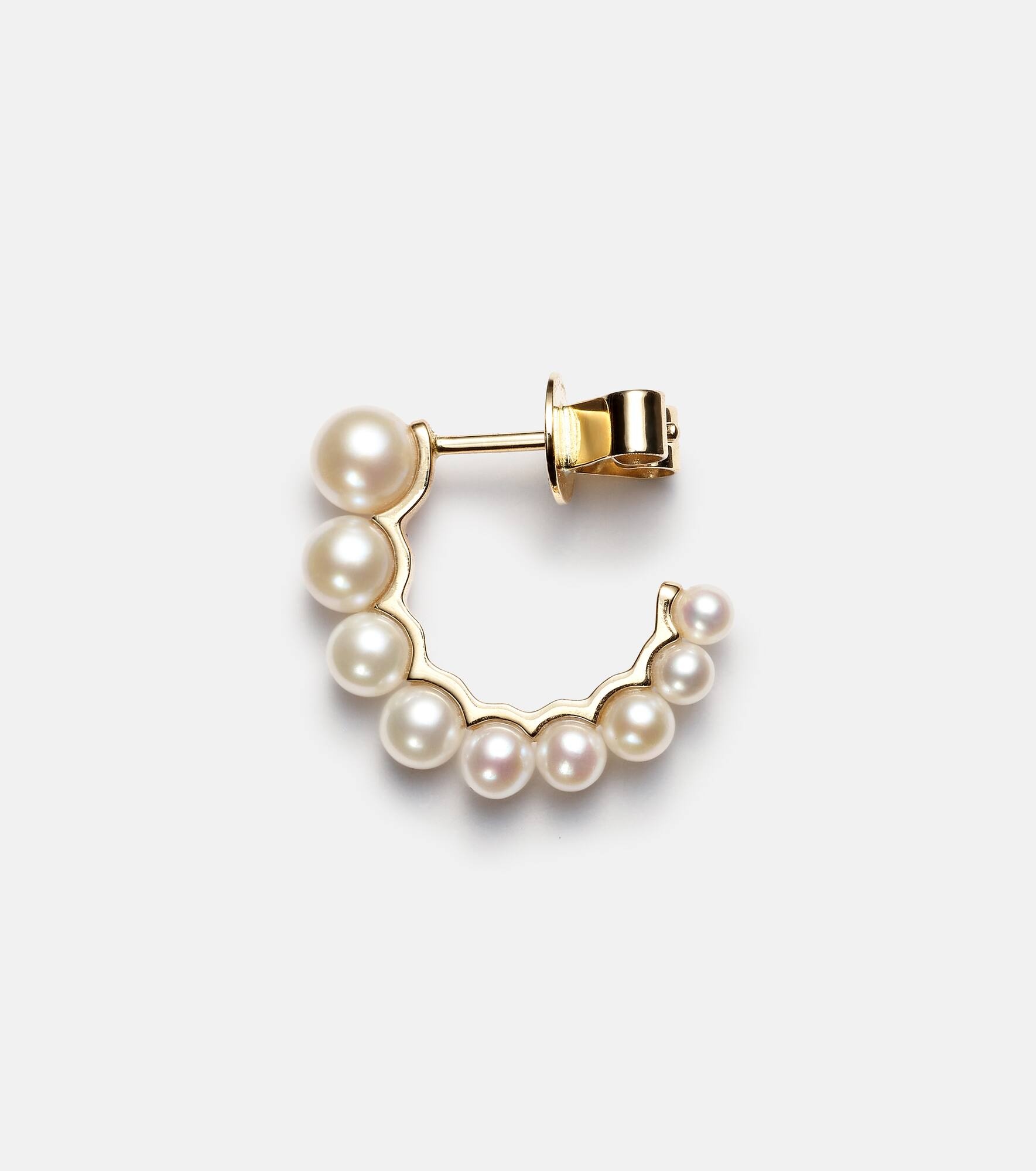 Petit Boucle de Perle 14kt gold hoop earring with freshwater pearls - 4