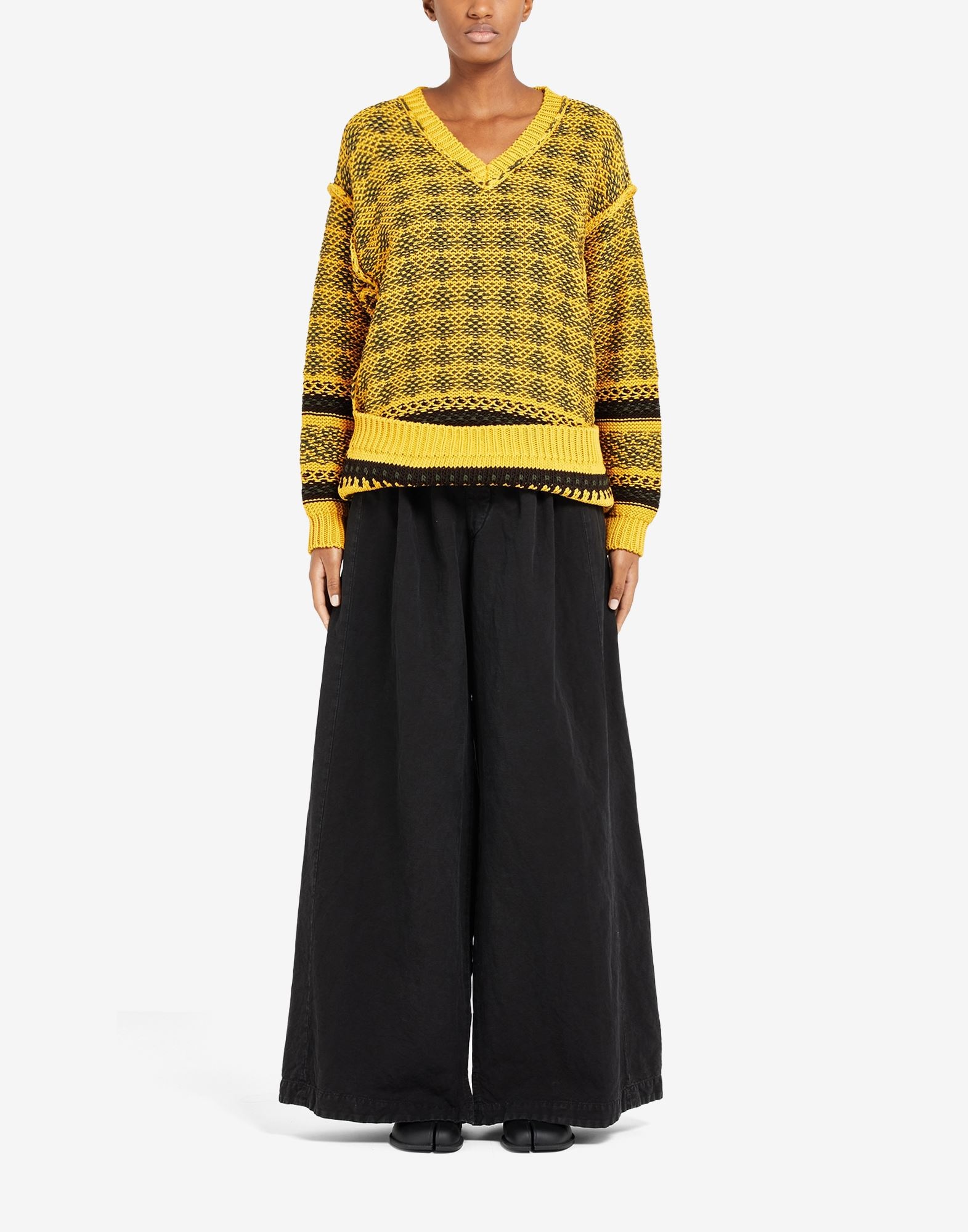 Reverse jacquard V-neck sweater - 2