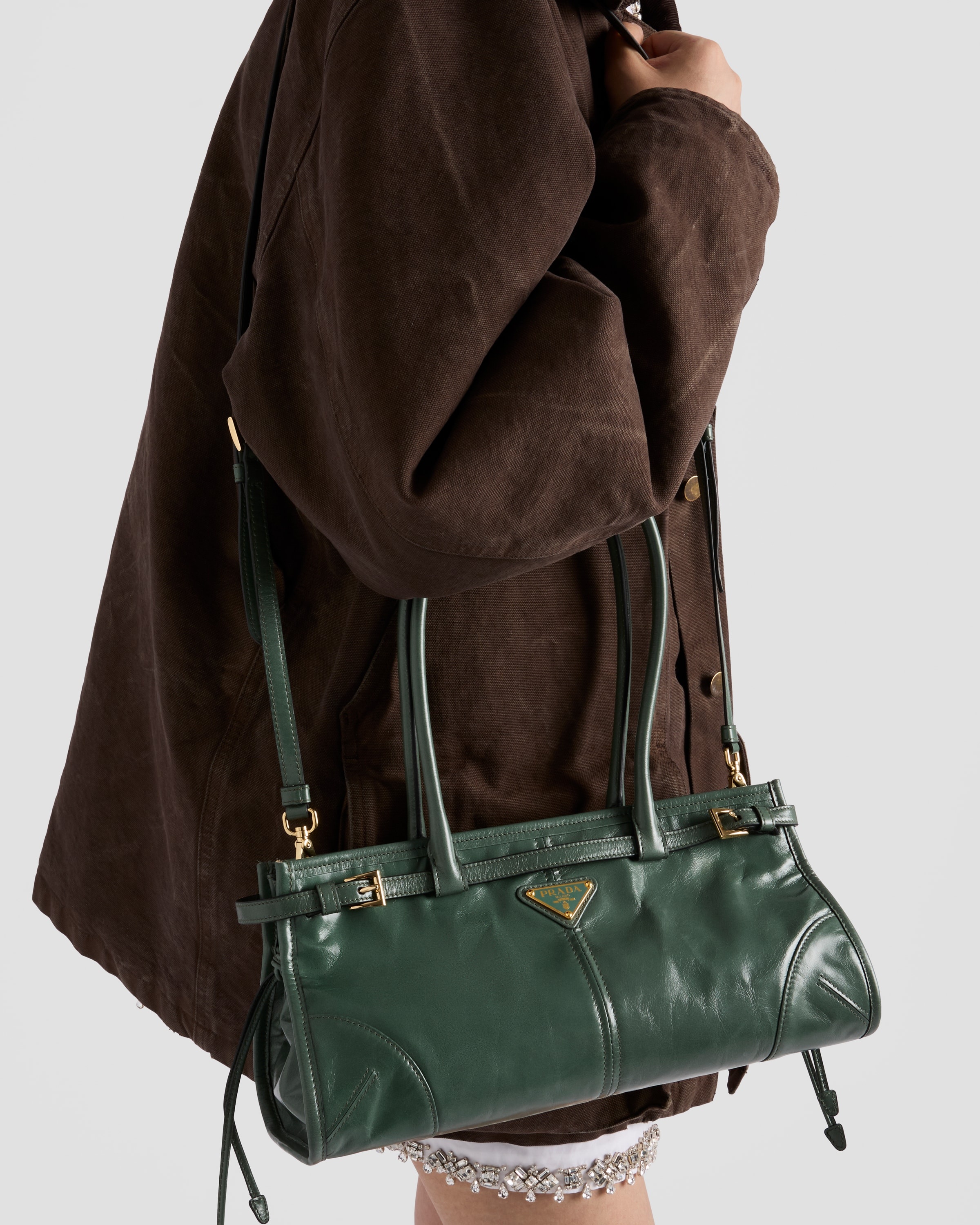 Medium leather handbag - 9