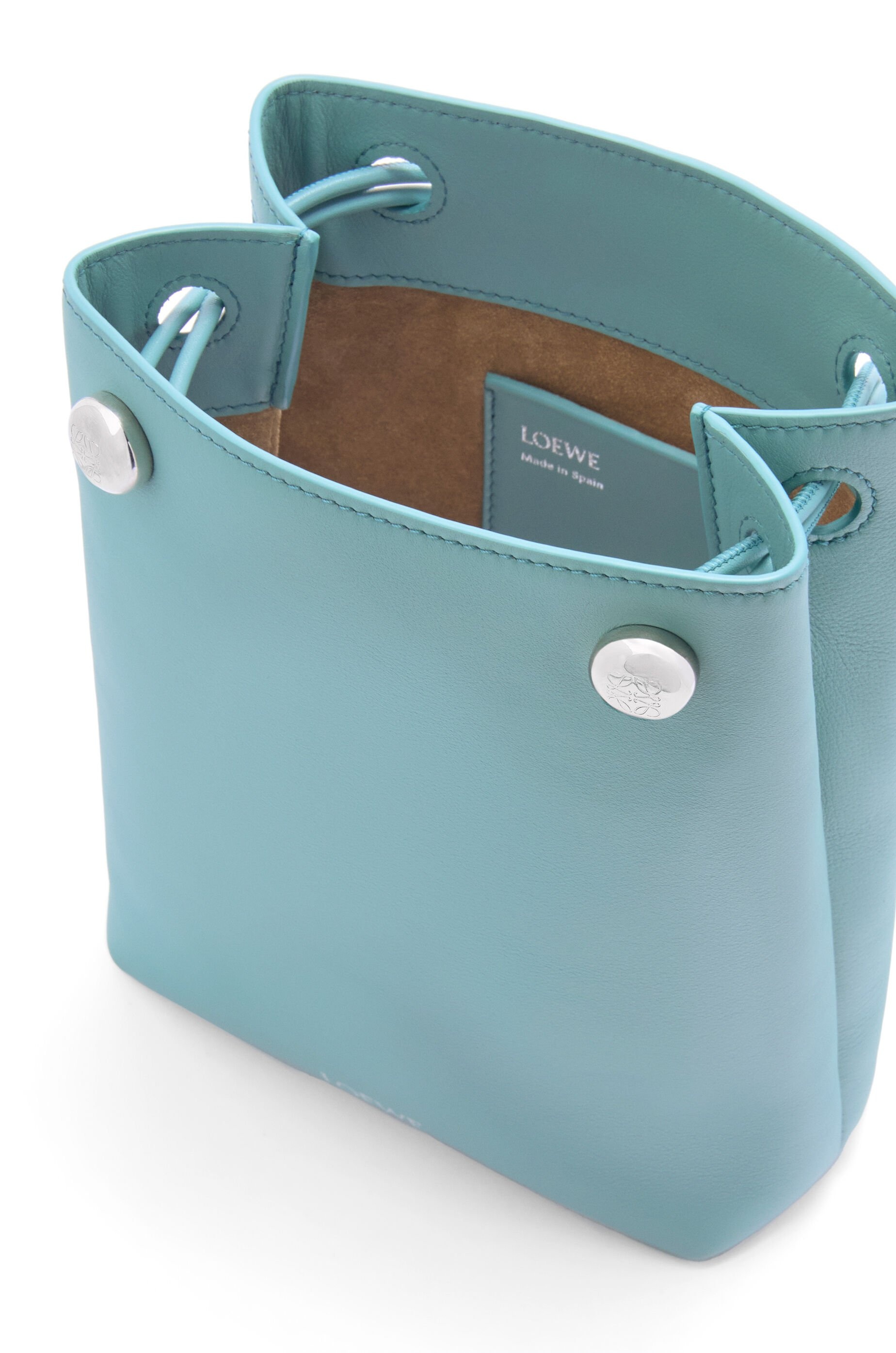 Loewe Pebble pouch in smooth calfskin | loewe | REVERSIBLE