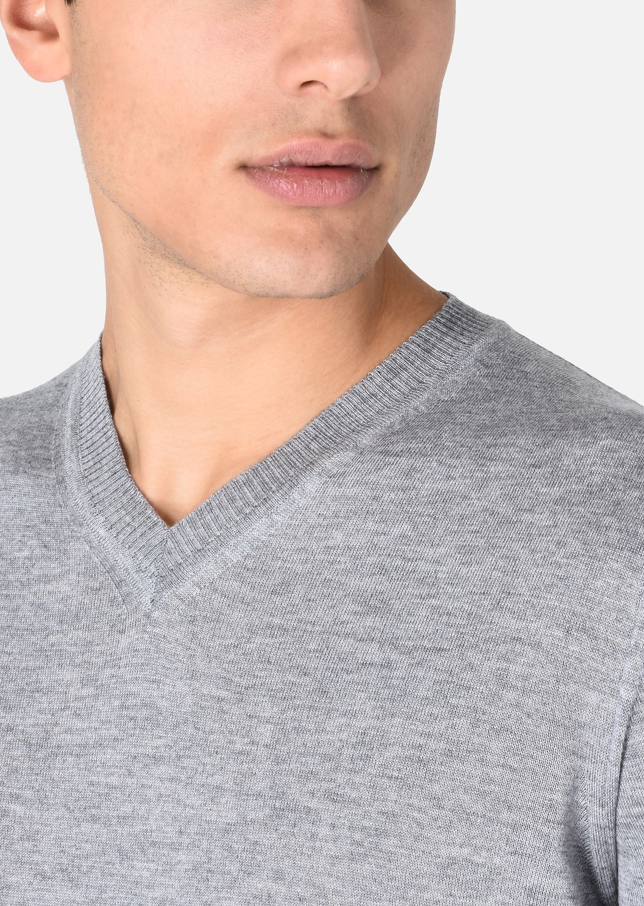 Pure virgin wool V-neck jumper - 9