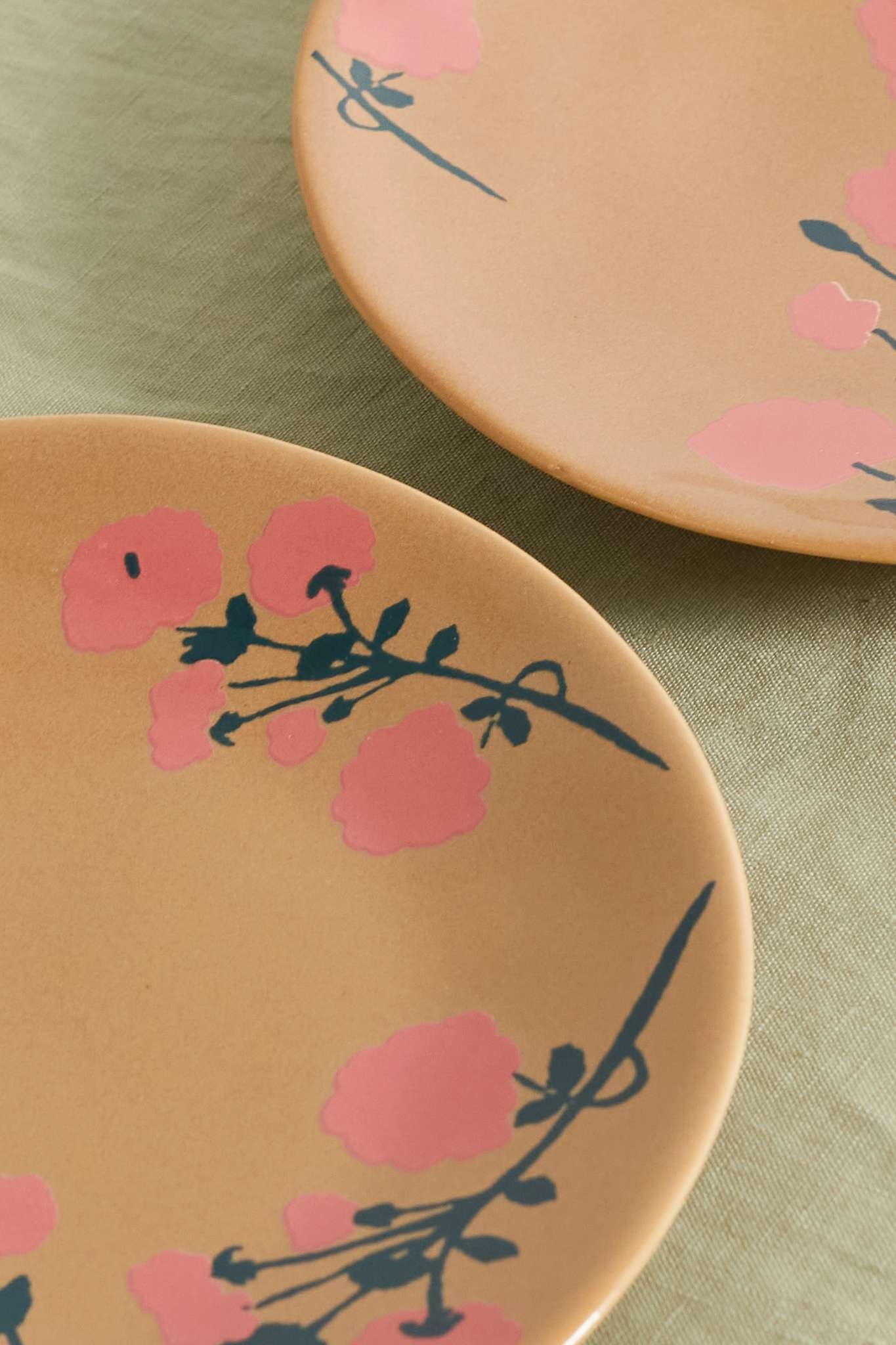 Set of two 19cm ceramic side plates - 4