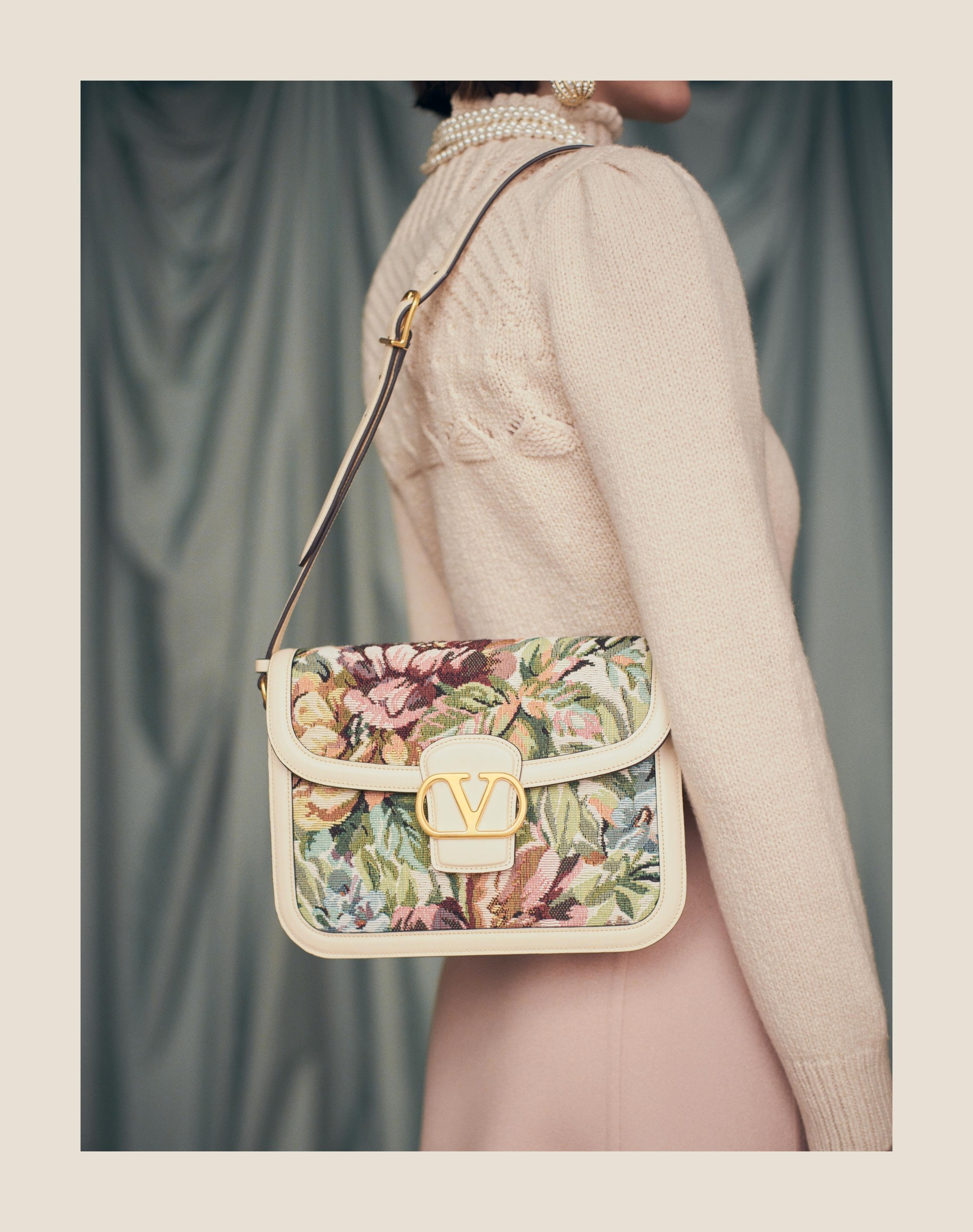 ショルダーバッグ・ポシェット VALENTINO GARAVANI 9TO5 shoulder bag in jacquard raffia Valentino Garavani 9to5 Shoulder Bag In Jacquard Raffia With