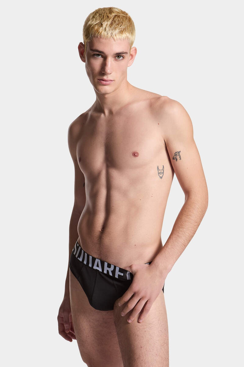 DSQUARED2 LOGO BRIEF 3