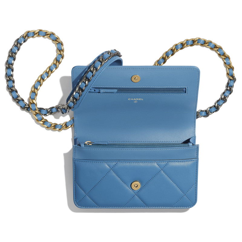 CHANEL 19 Wallet on Chain 3