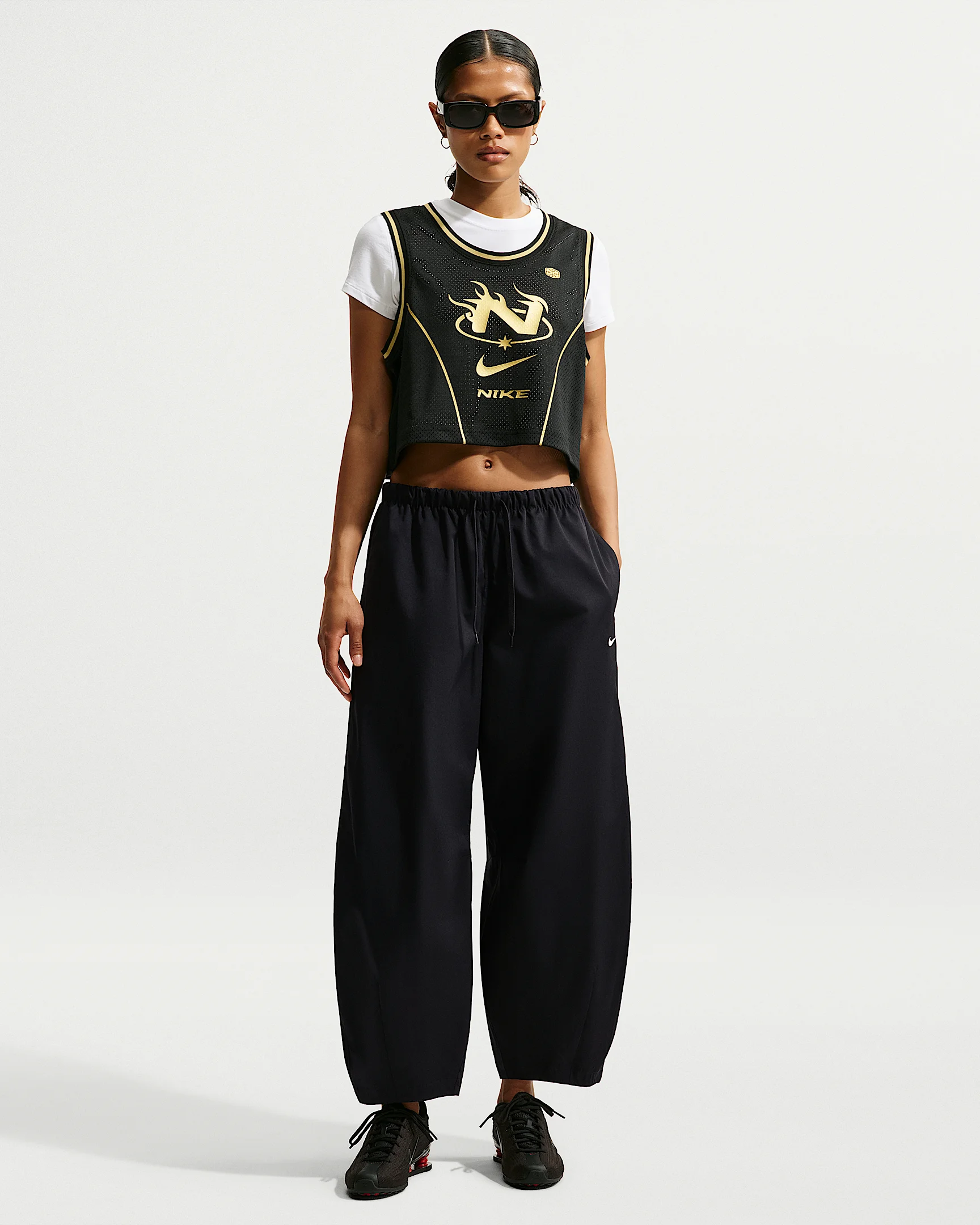 Nike Sportswear Women's Loose Mid-Rise Barrel Pants - 1