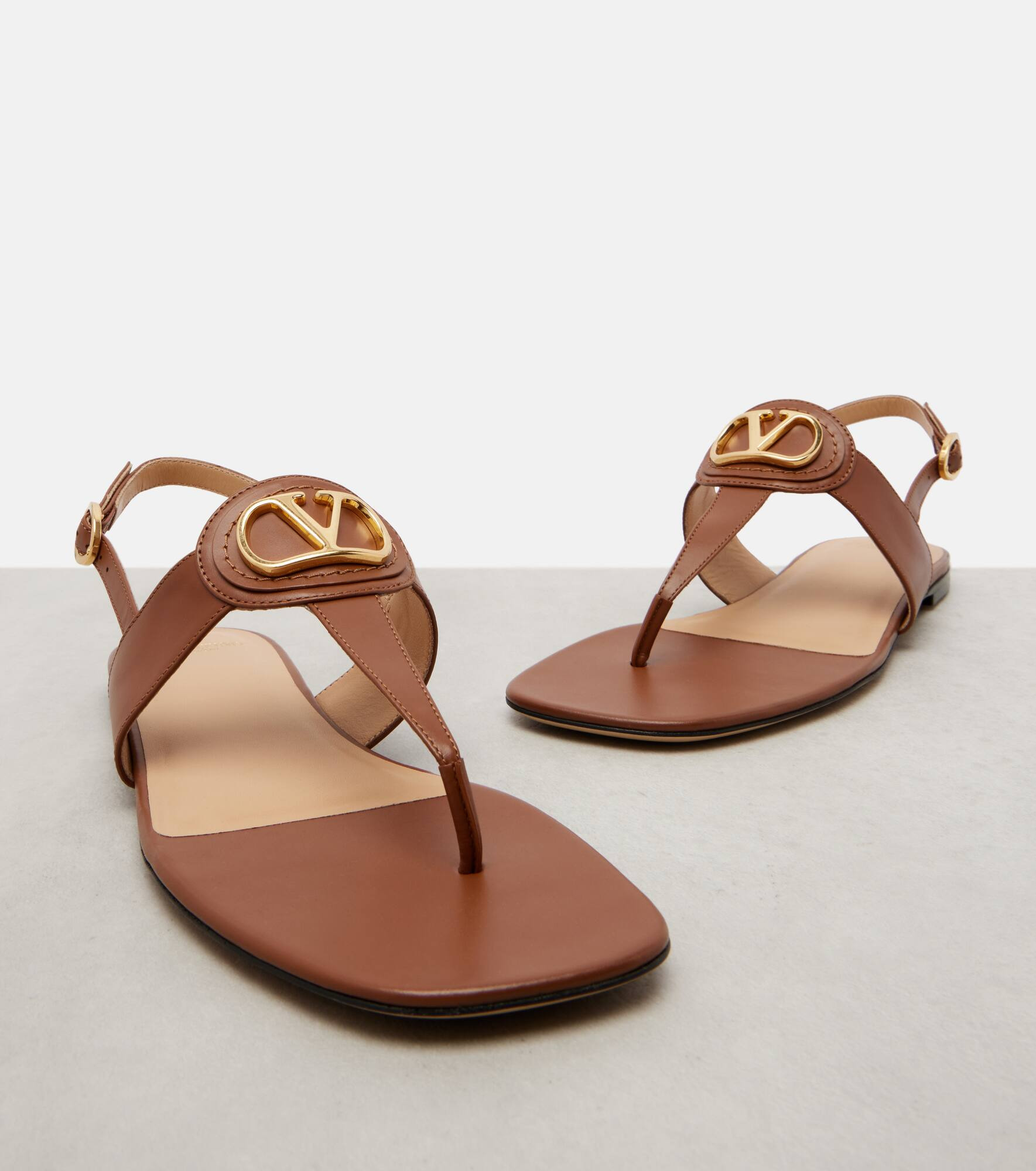 VLogo Signature leather thong sandals - 5