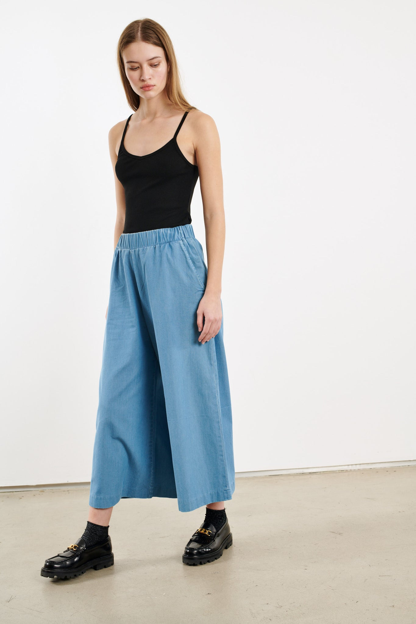 BLACK RIB V-NECK TANK - 6