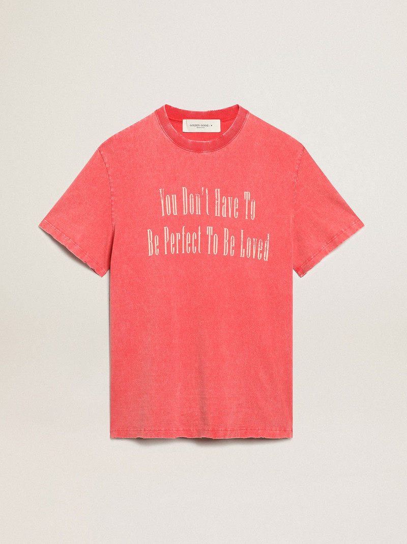 Red T-shirt with ecru printed lettering 1