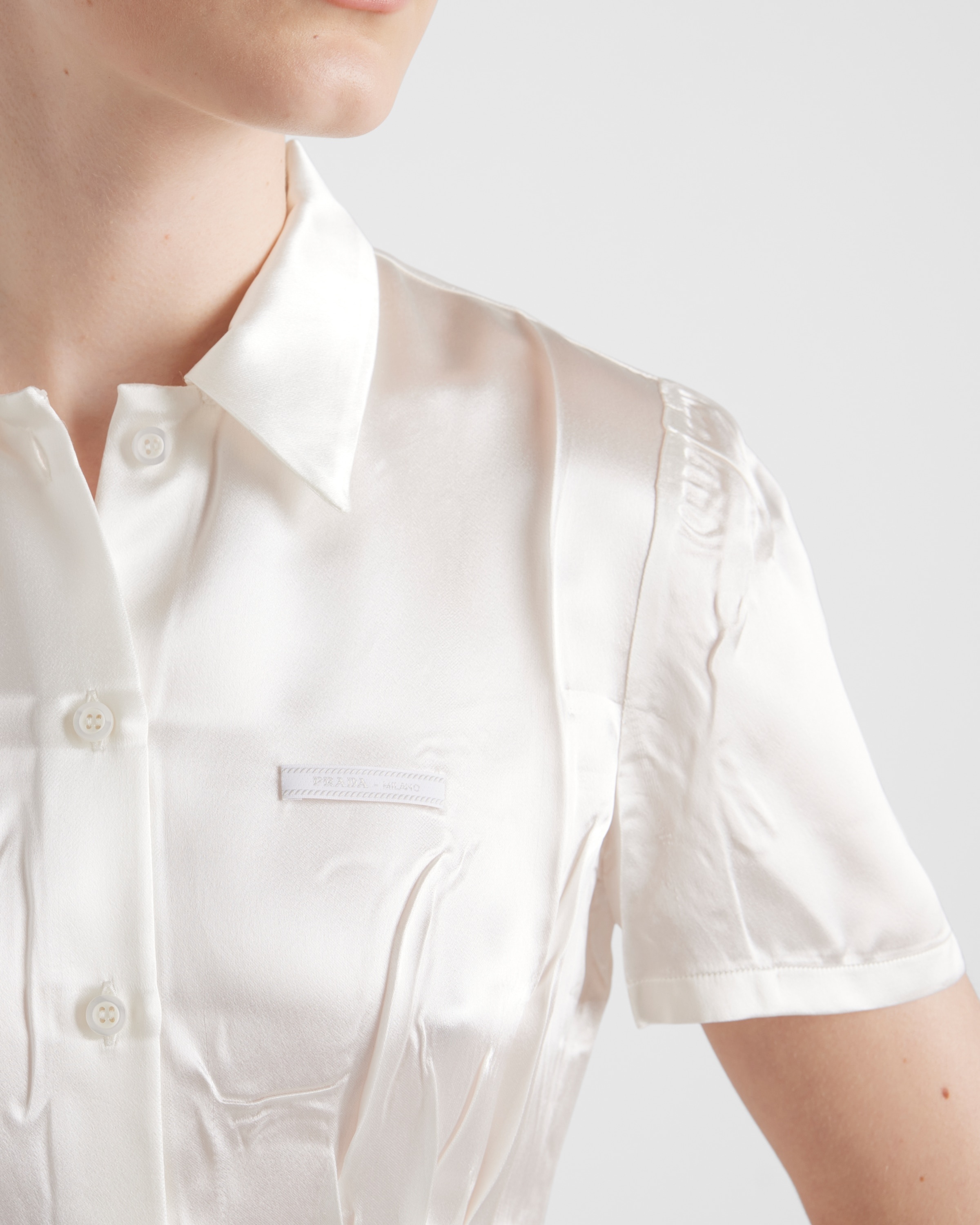 Short-sleeved satin shirt - 4