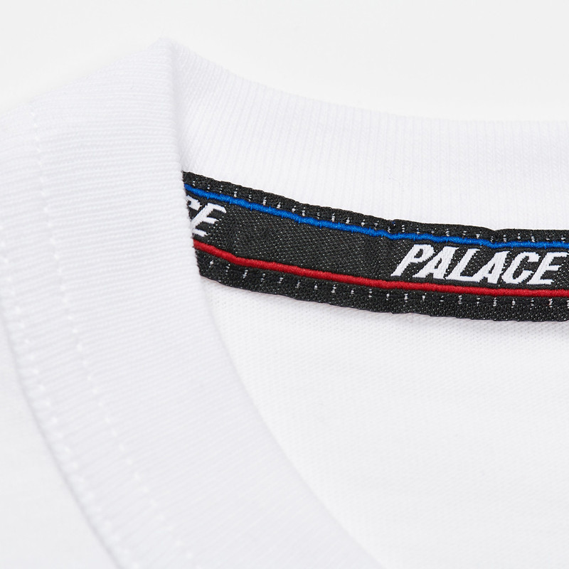 PALACE BASICALLY A T-SHIRT WHITE outlook
