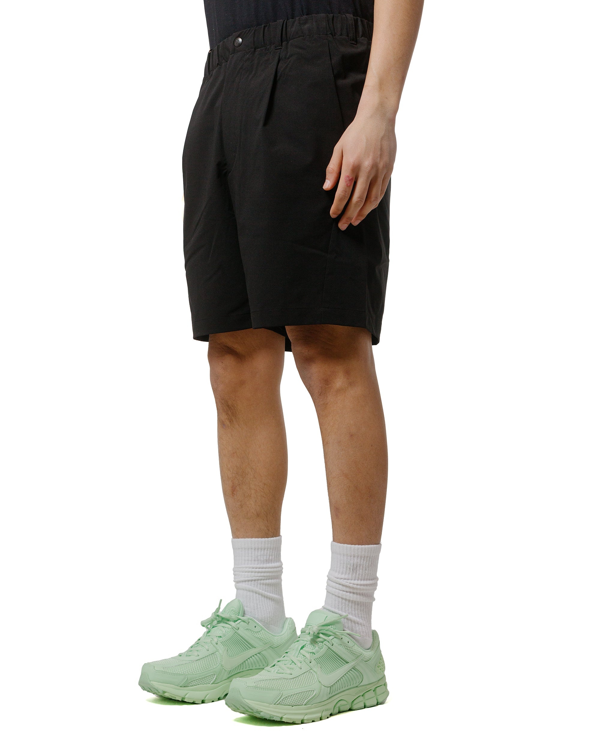 One Tuck Tapered Light Stretch Shorts Black - 2