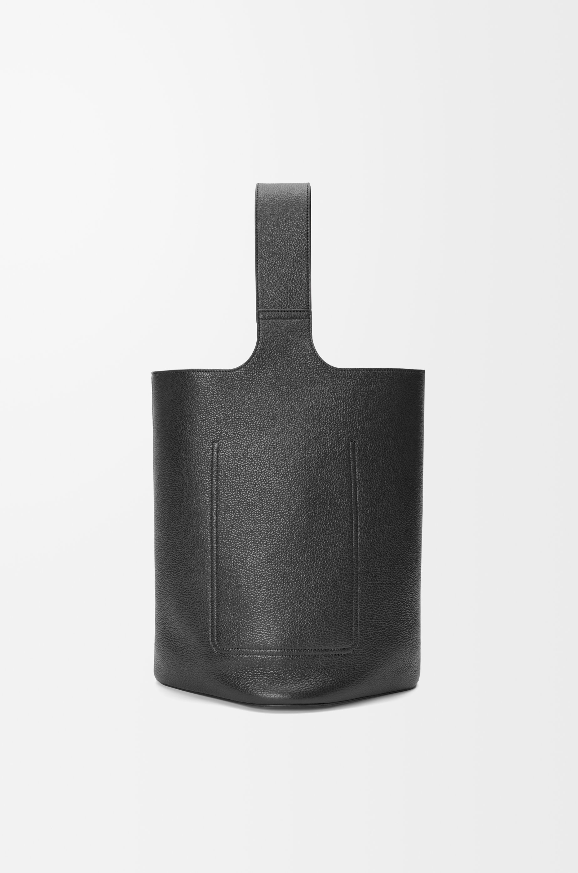 Large Pebble bucket in supple grained calfskin - 6