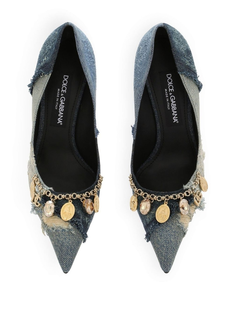 charm-embellished 데님 펌프 4
