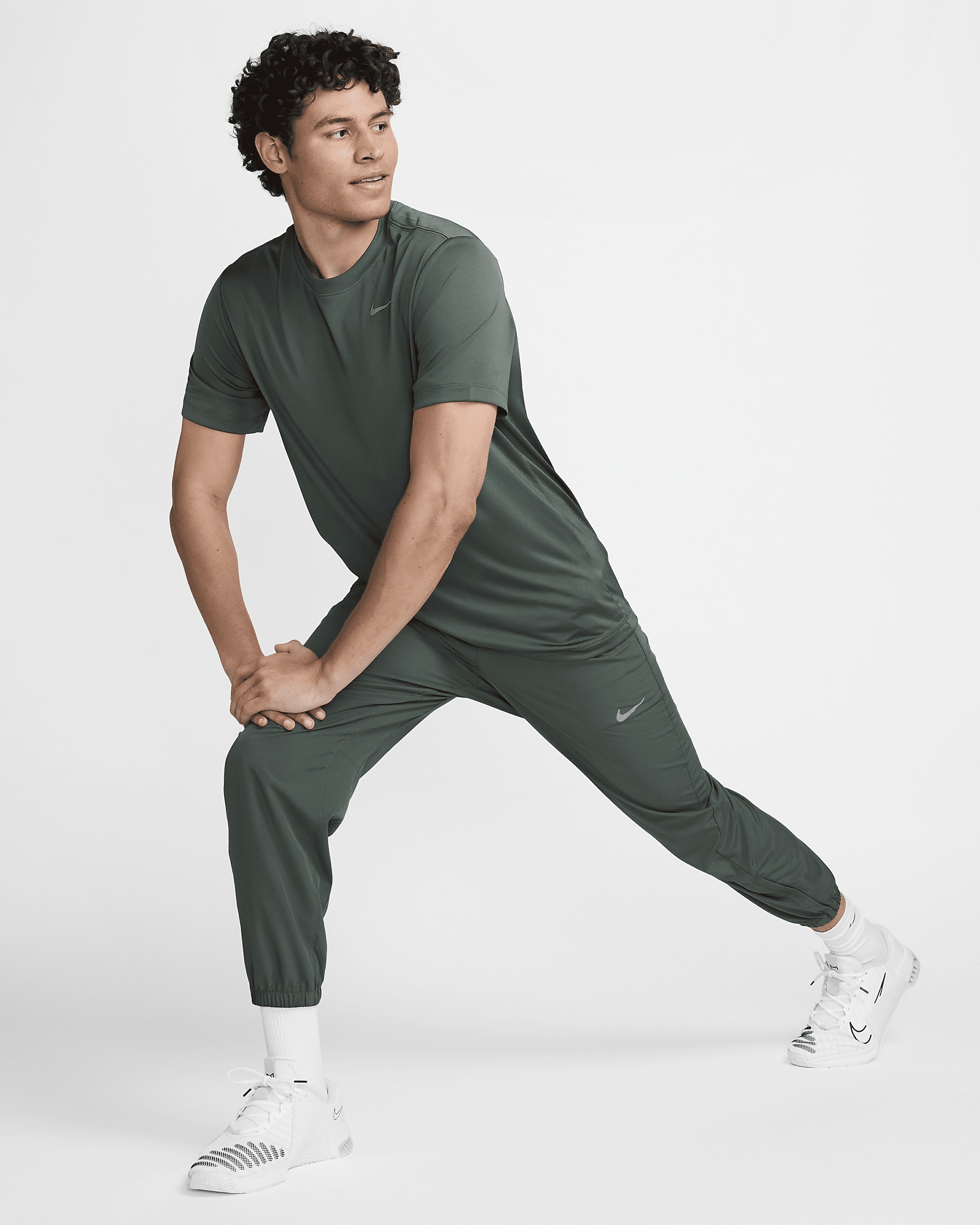 Nike Form Men's Dri-FIT Tapered Versatile Pants - 6