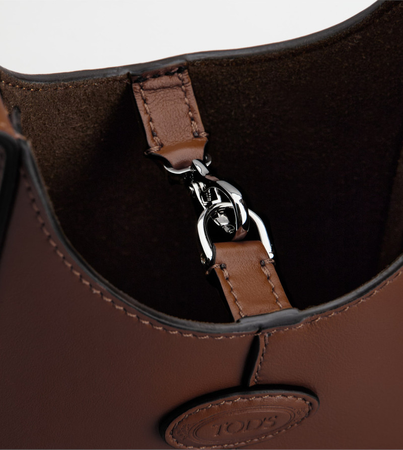 MICRO HOBO DI BAG IN LEATHER - BROWN 4