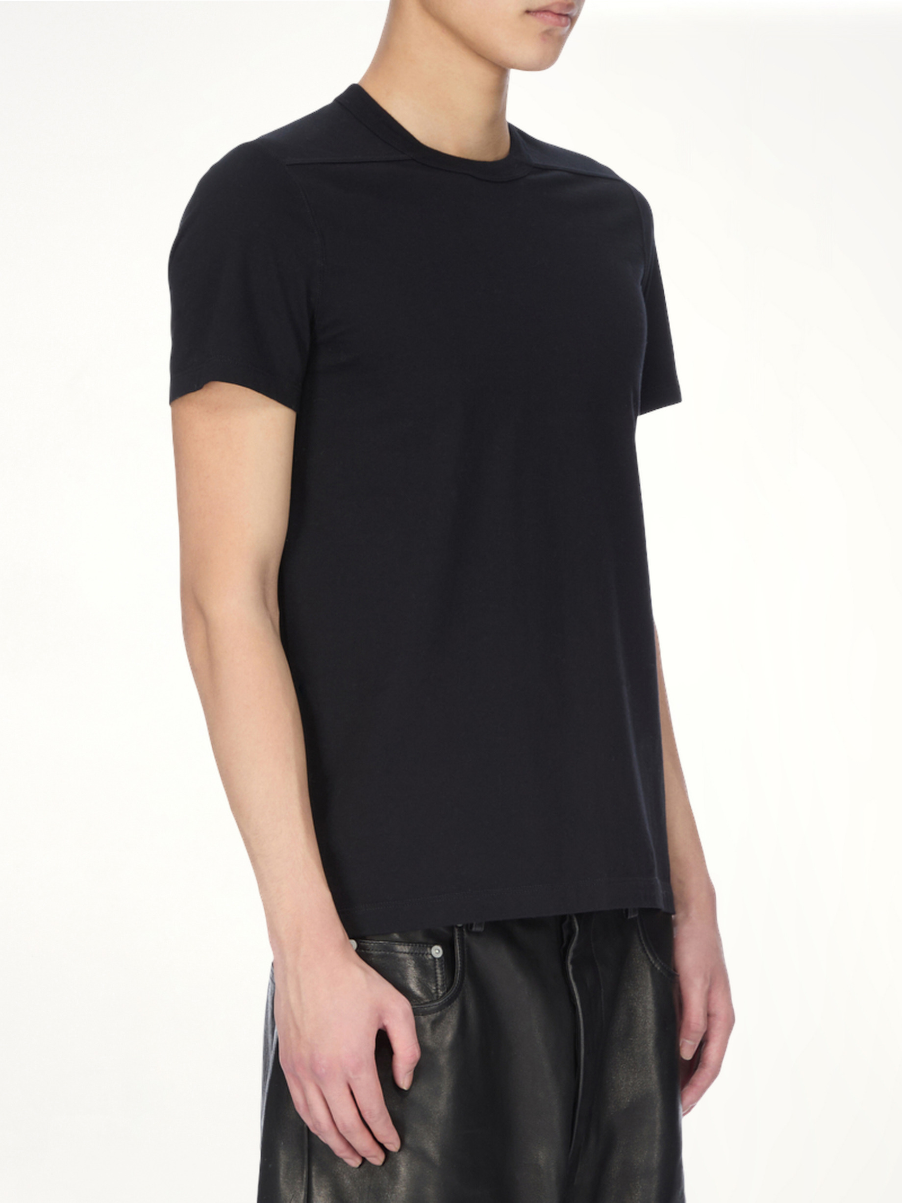 Short Level T in Black - 3
