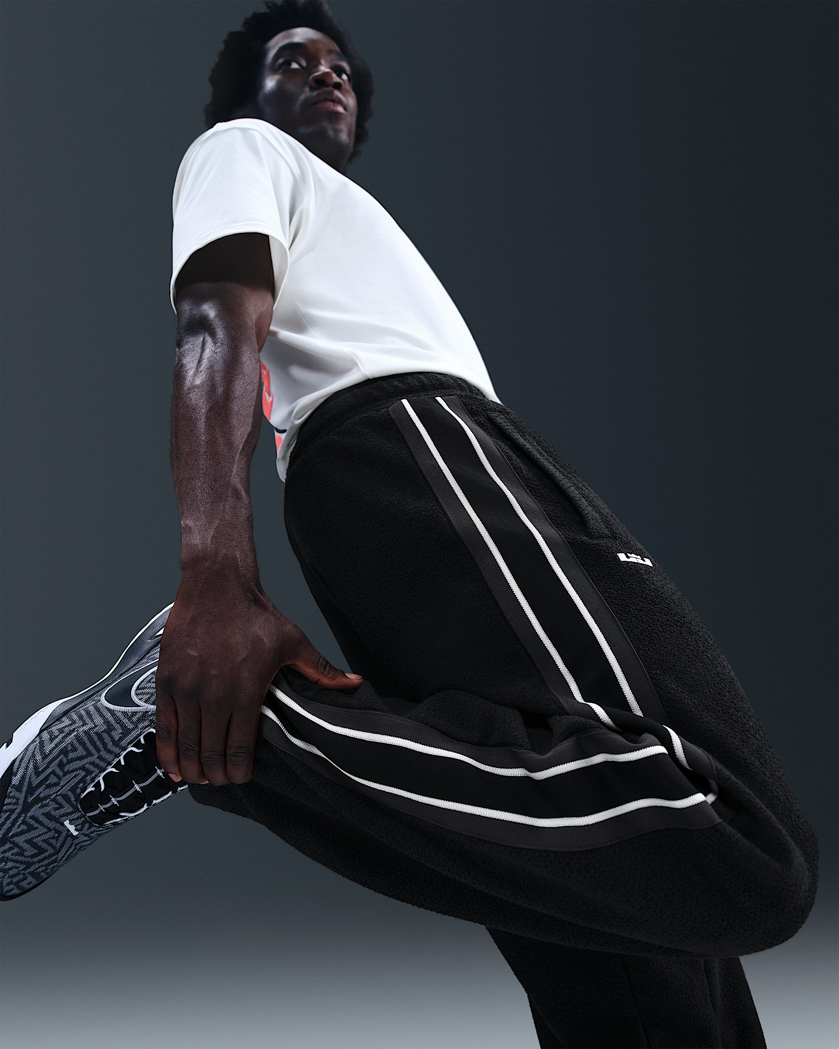 LeBron Standard Issue Men's Therma-FIT Basketball Pants - 3