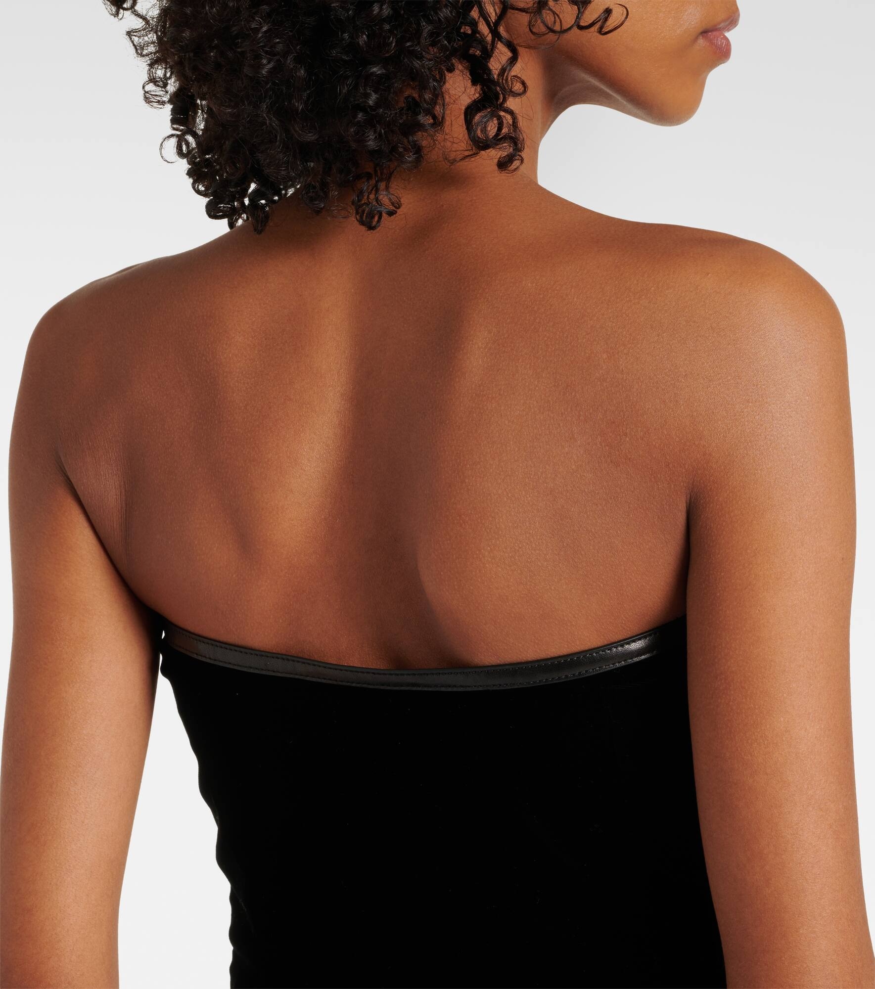 Strapless velvet gown - 4
