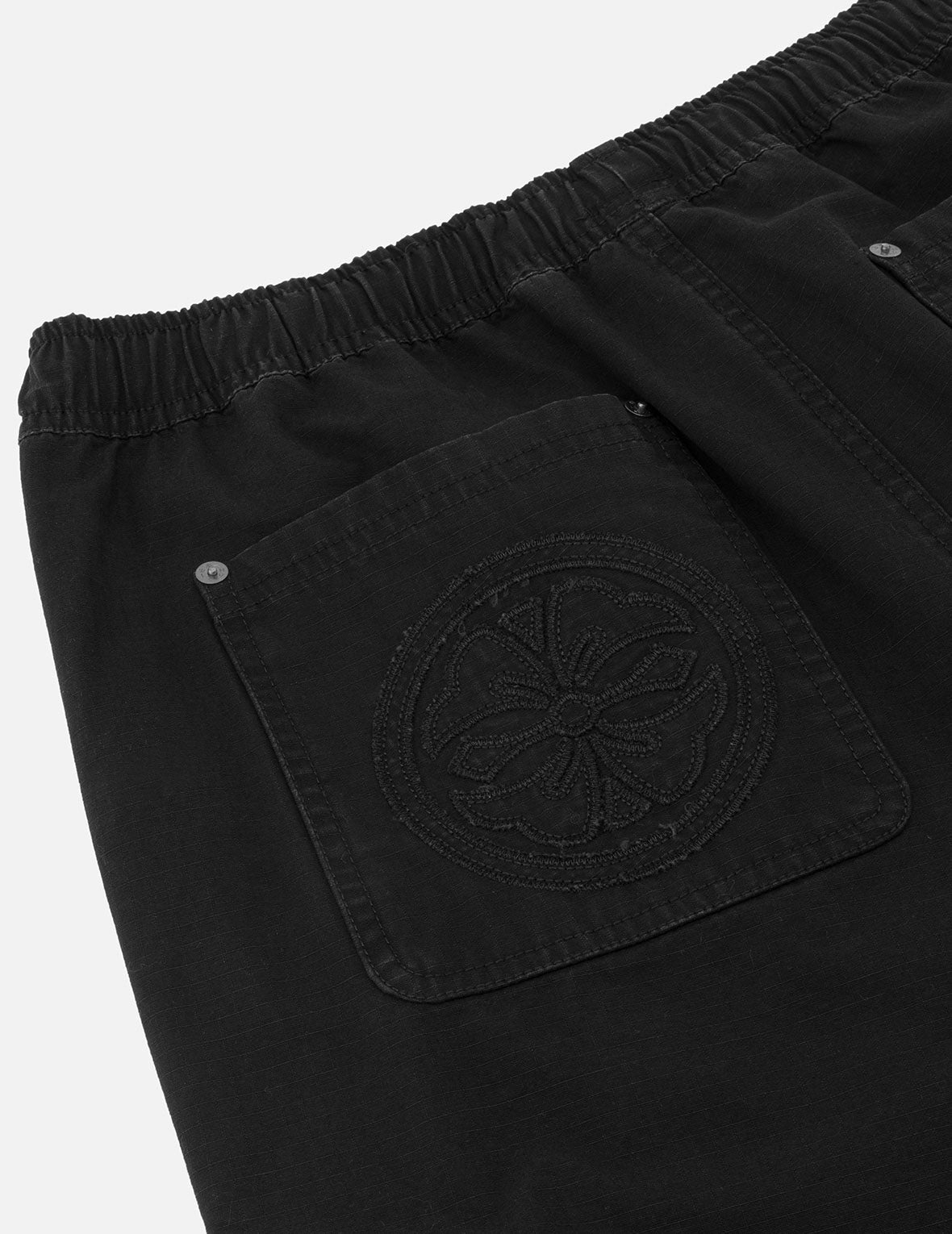 Kamon and "91" Appliqué Embroidery Regular Fit Cargo Shorts - 5