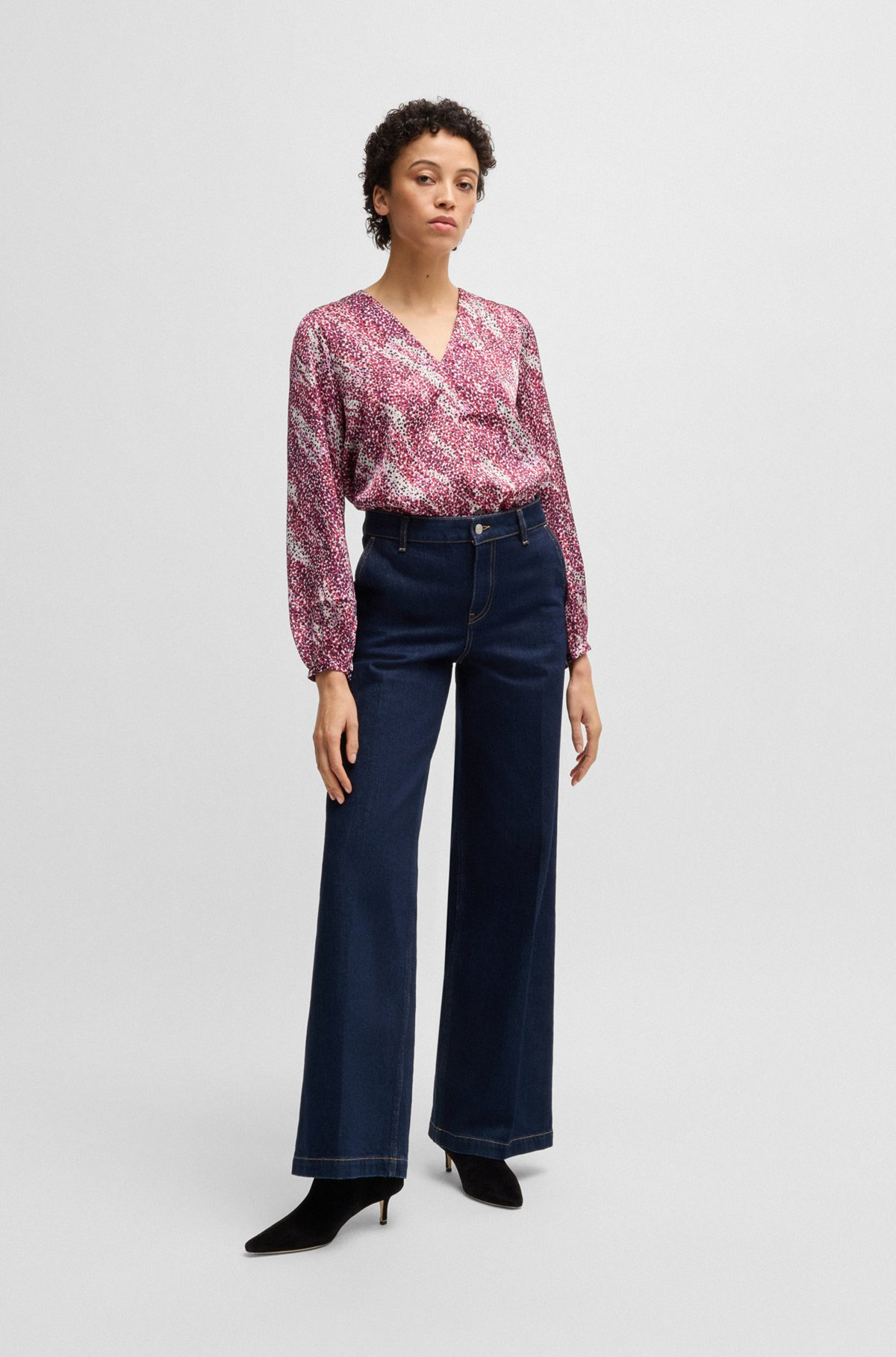 REGULAR-FIT BLOUSE WITH V NECKLINE IN PRINTED SATIN - 3