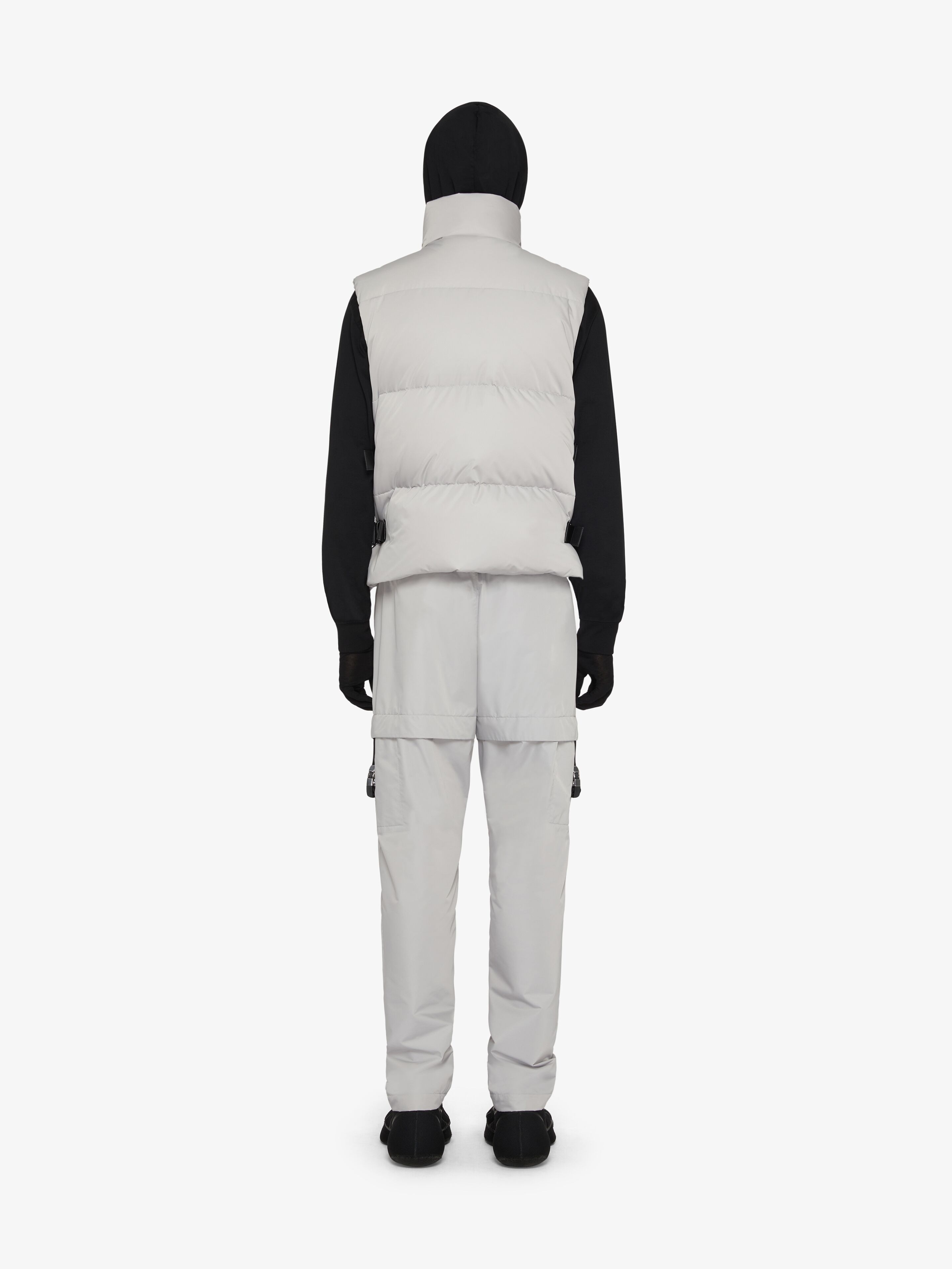 SLEEVELESS PUFFER JACKET WITH METALLIC DETAILS - 4