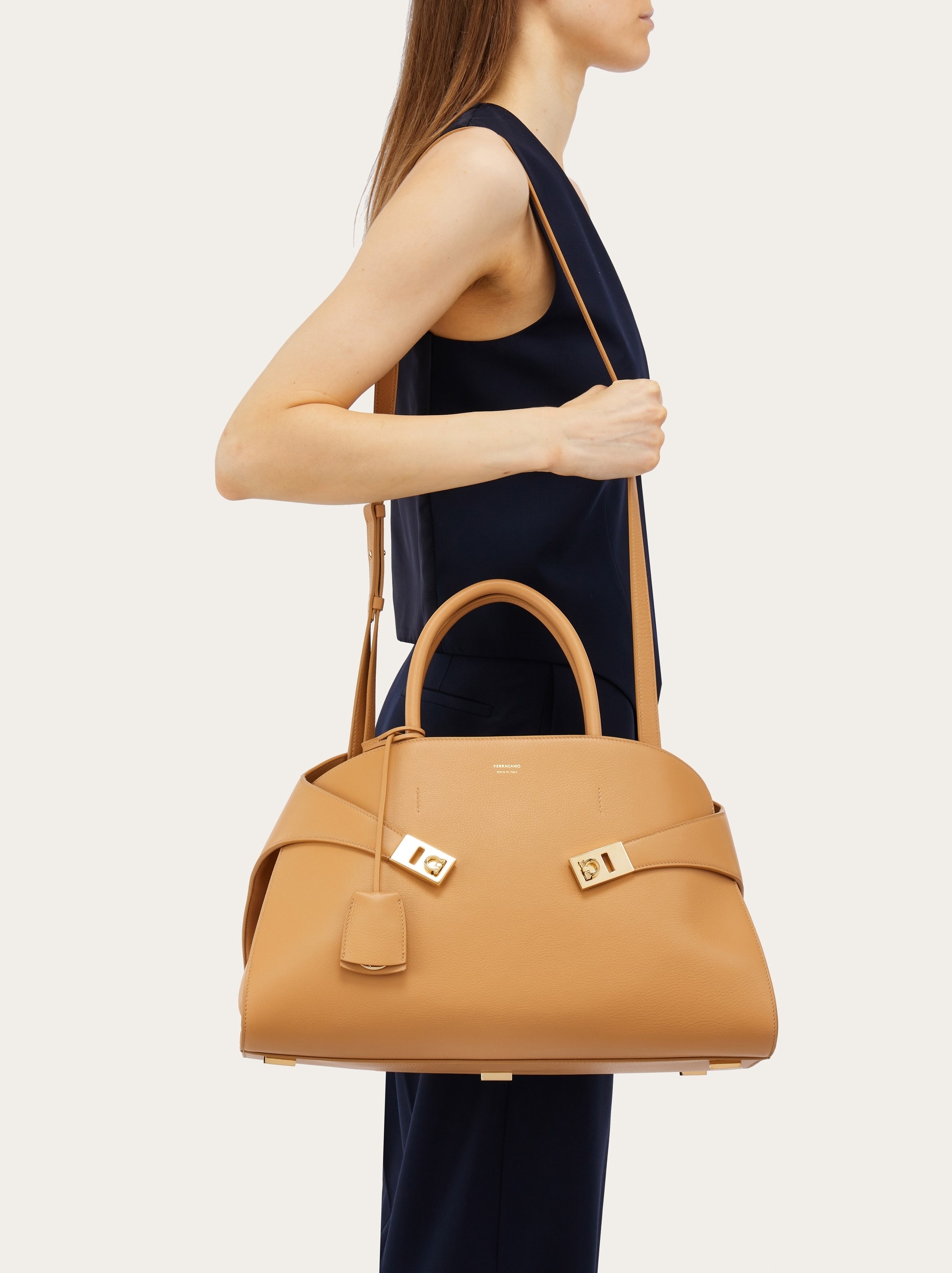 Hug handbag (M) - 3