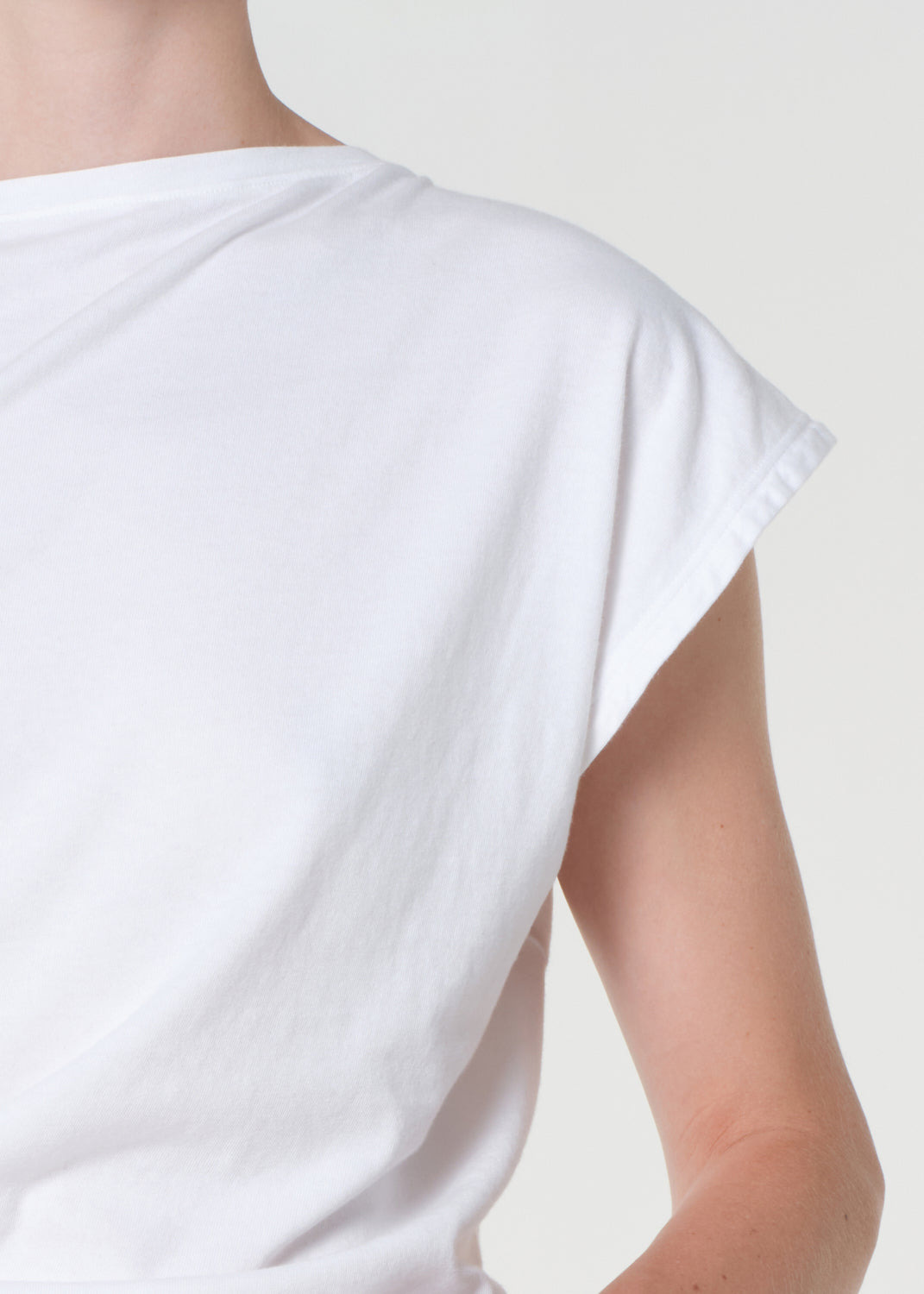 BETH TEE IN WHITE - 5