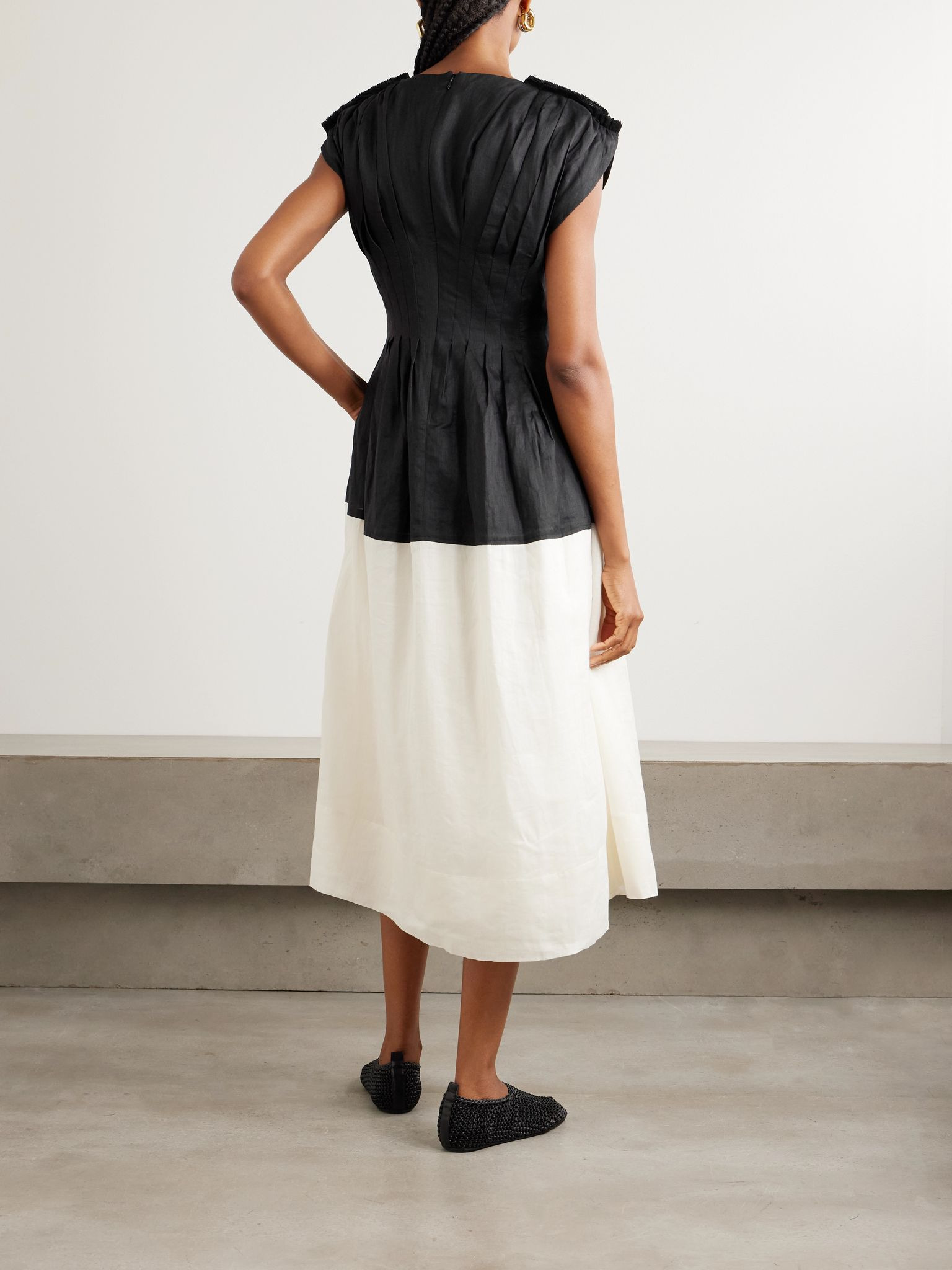 Nicola two-tone pintucked ramie midi dress Black - 3