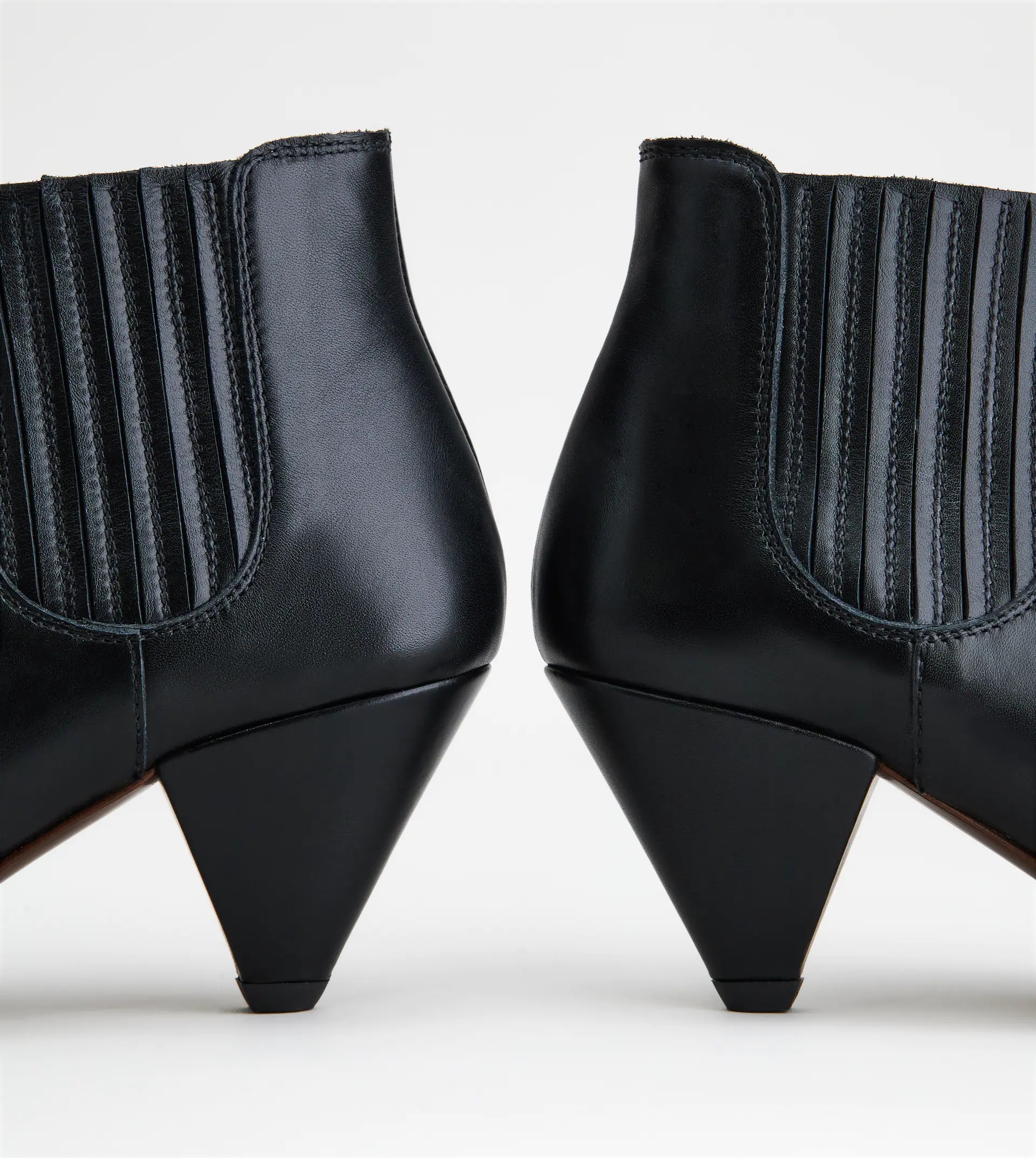 ANKLE BOOTS IN LEATHER - BLACK - 4