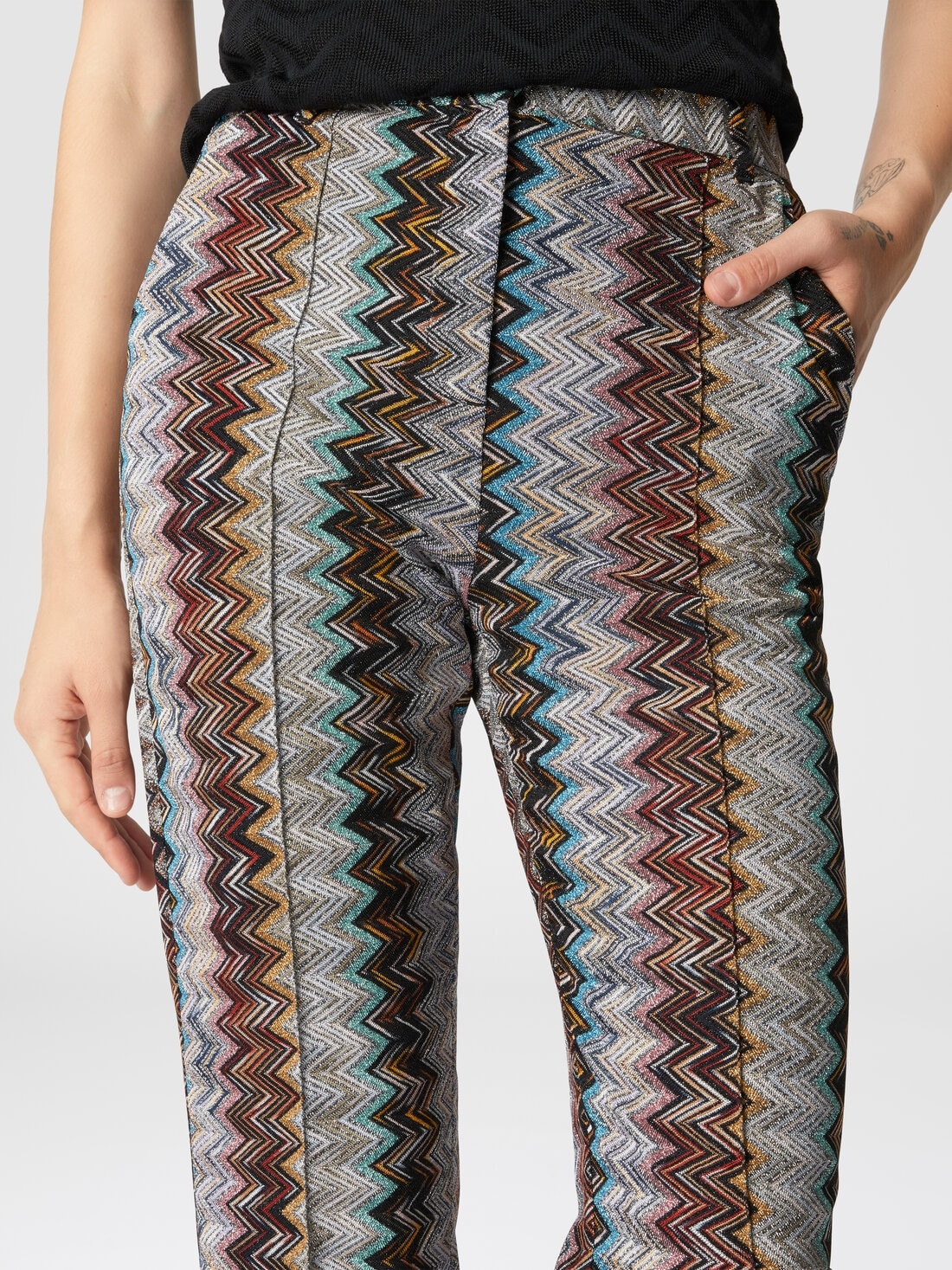Cropped trousers with lamé slub zigzag motif - 5