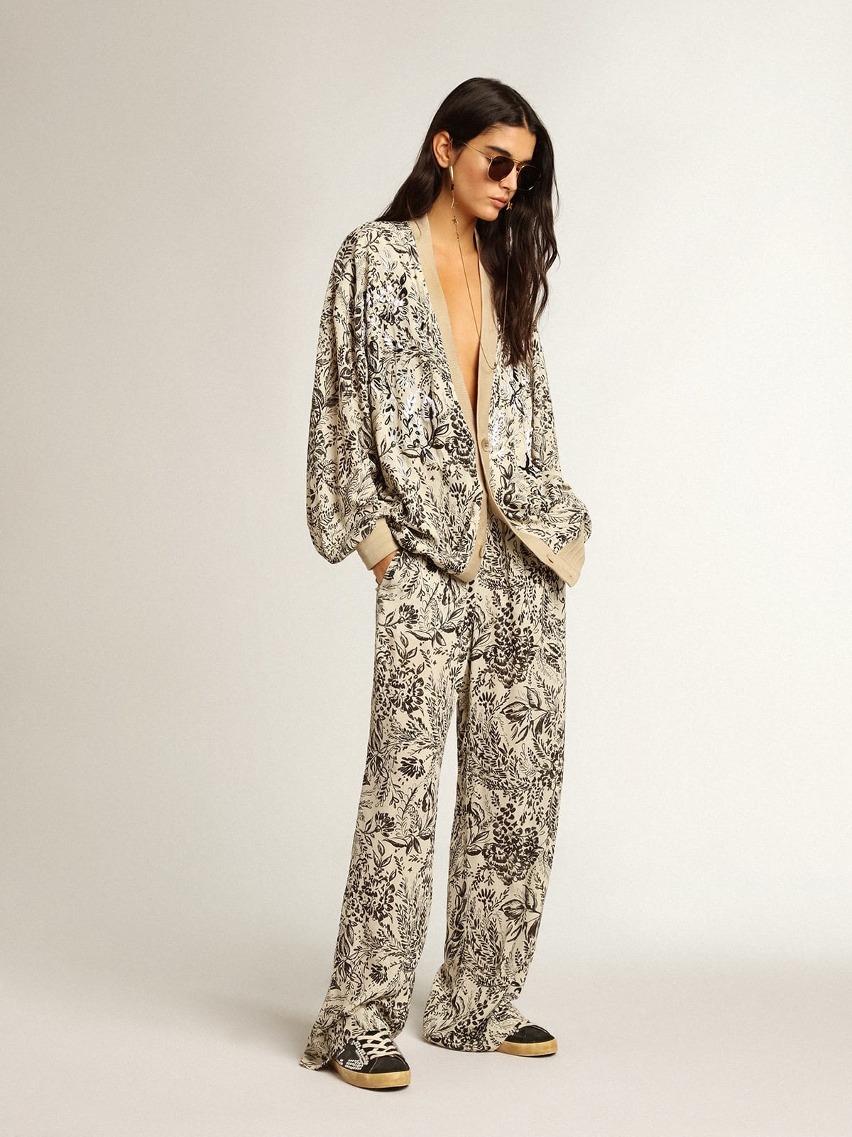 White joggers with black toile de jouy print - 3