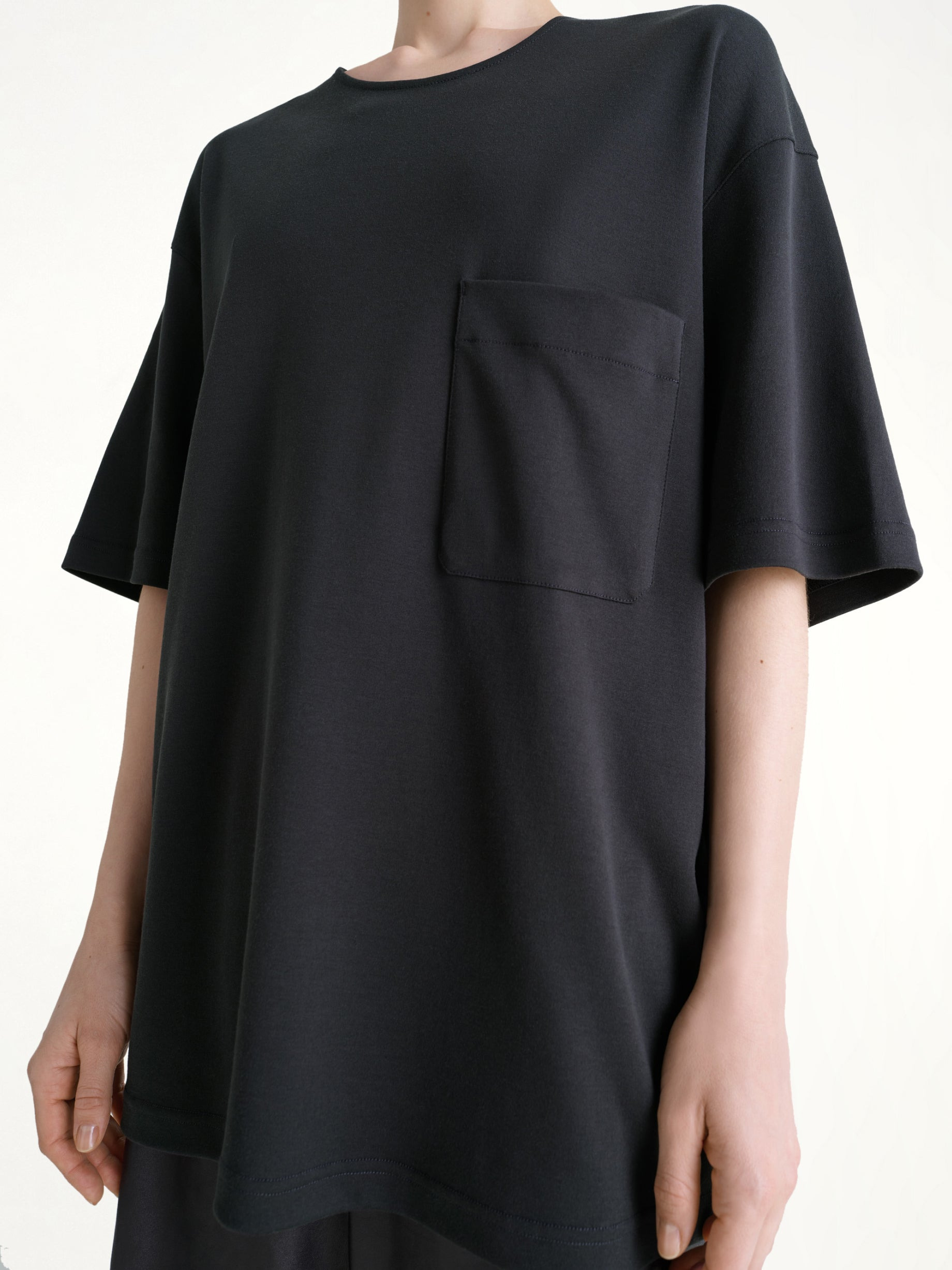 Relaxed Fit T-Shirt in Black - 3