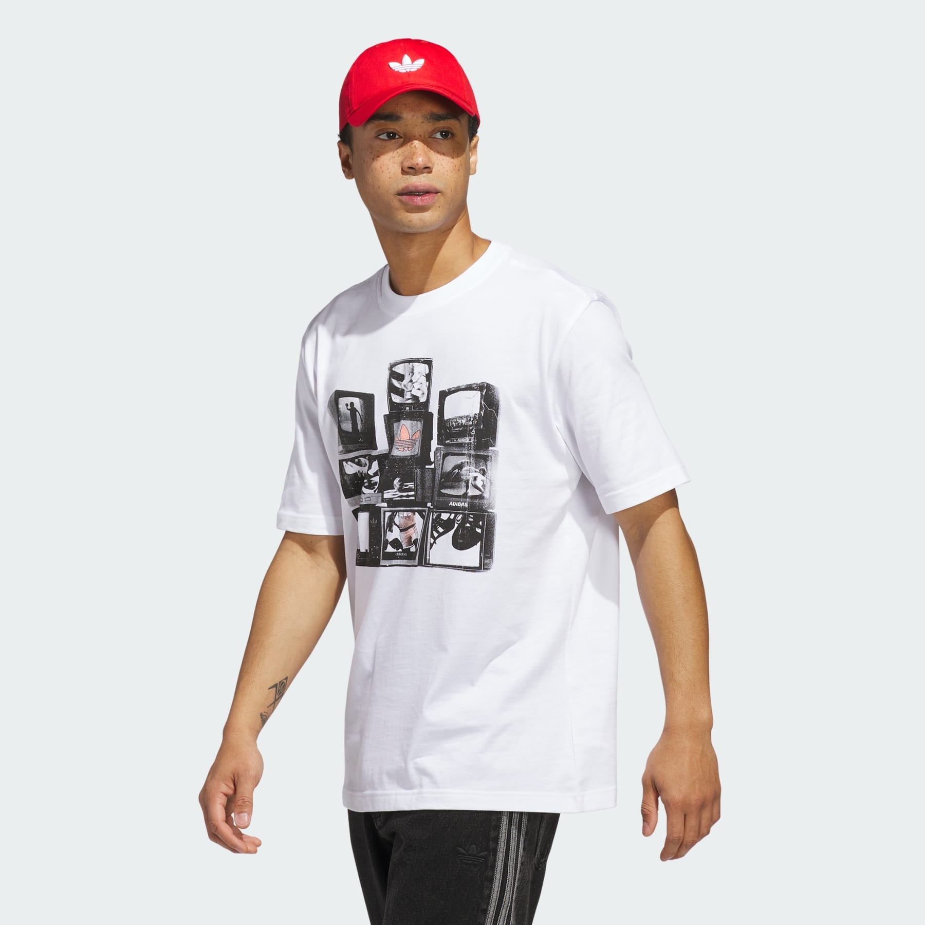 【ADIDAS ORIGINALS】Vintage TV Tシャツ adidas adidas Originals Vintage TV Graphic Tee | REVERSIBLE