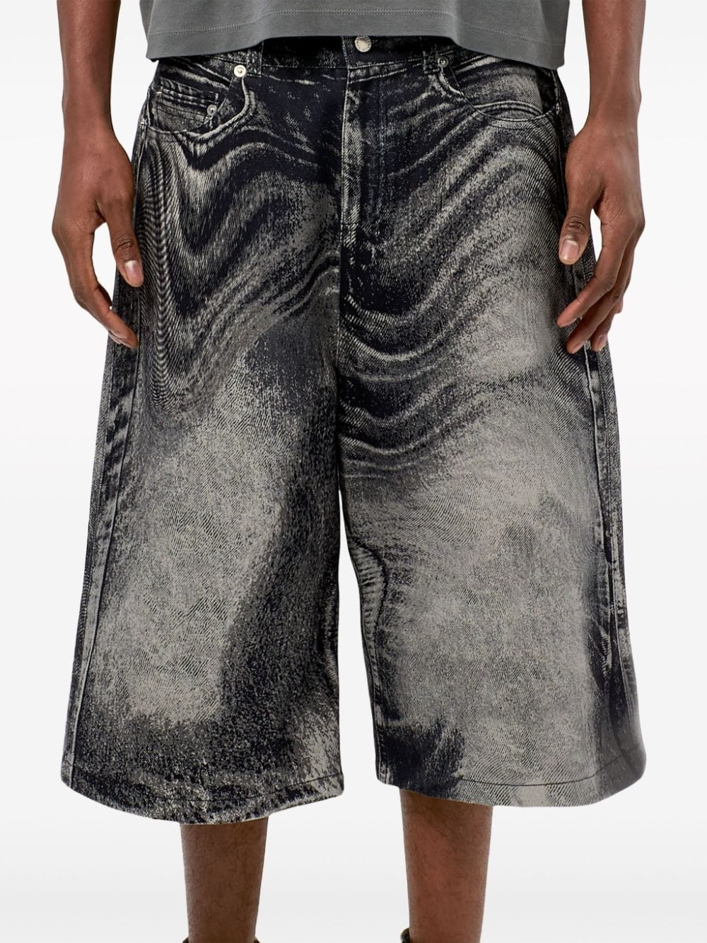 abstract-print denim shorts - 7