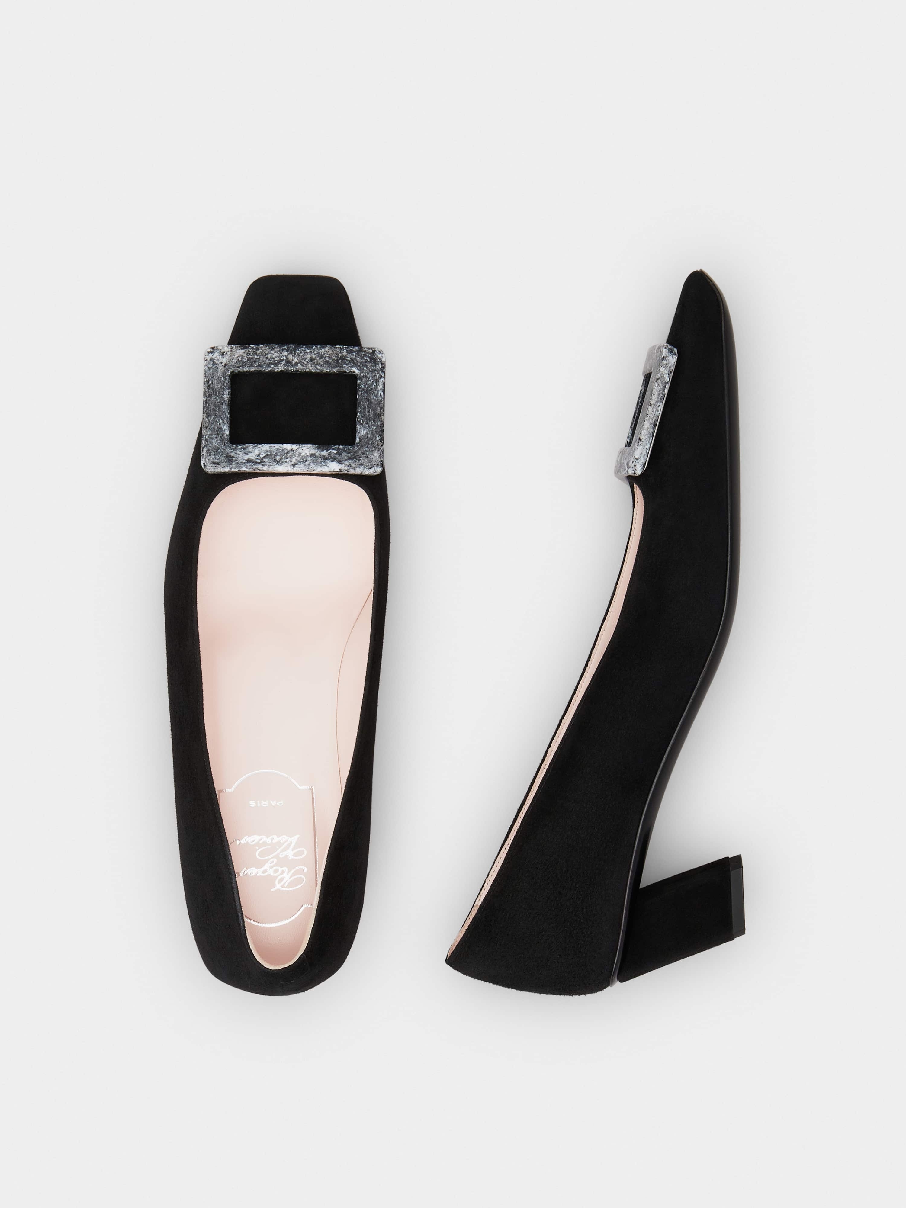 【関税&送料込】Roger Vivier Belle Vivier Black Suede Decoll Roger Vivier Belle Vivier Stone Buckle Pumps in Suede