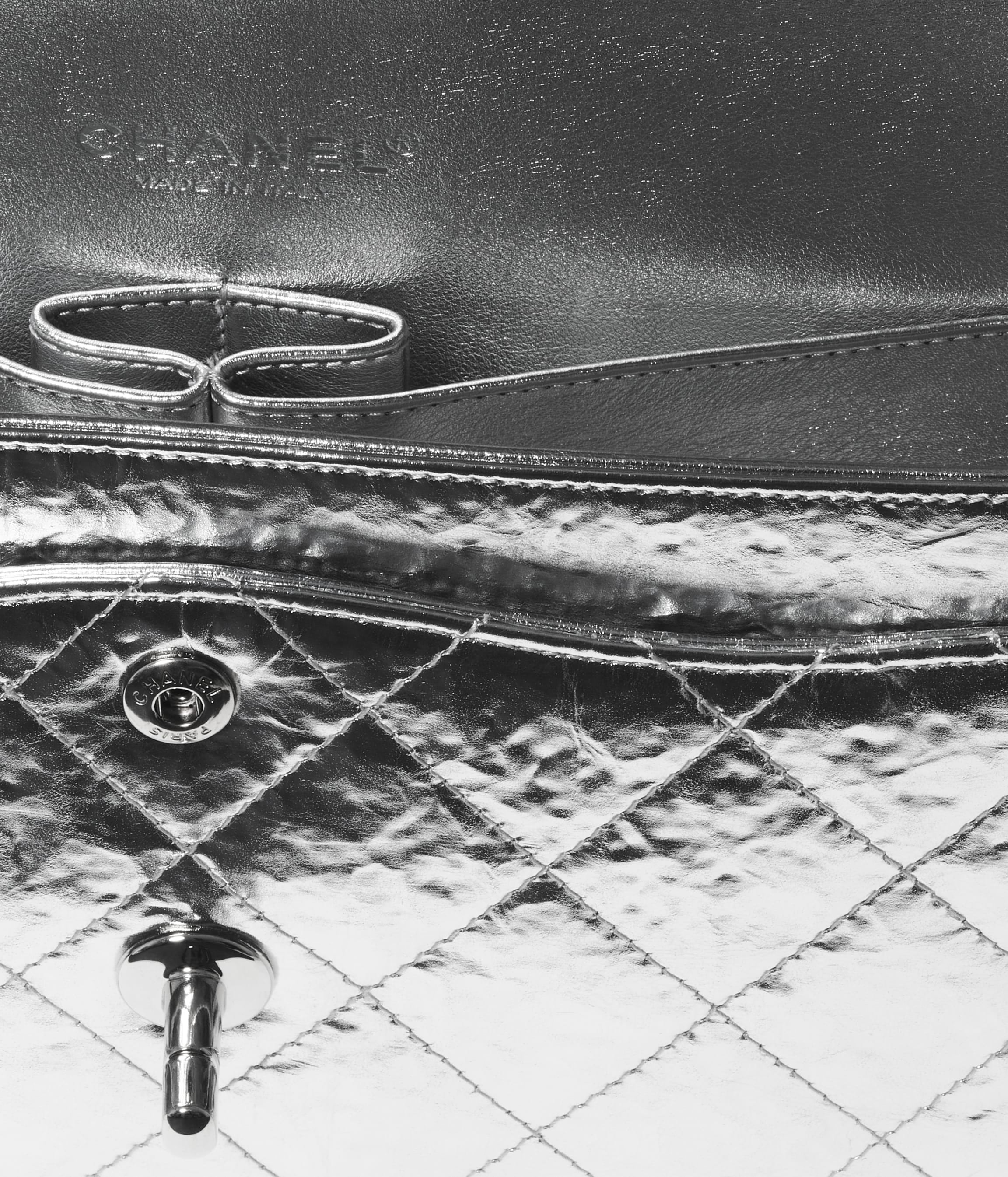 Small Classic Handbag - 3